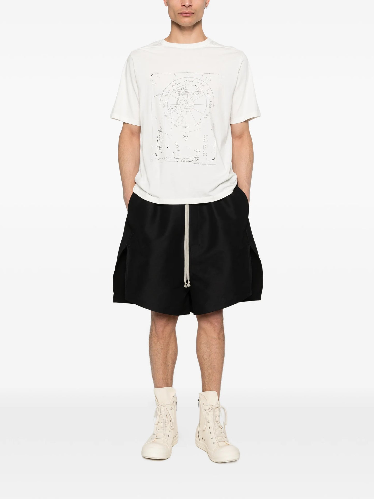 drawstring-fastening shorts