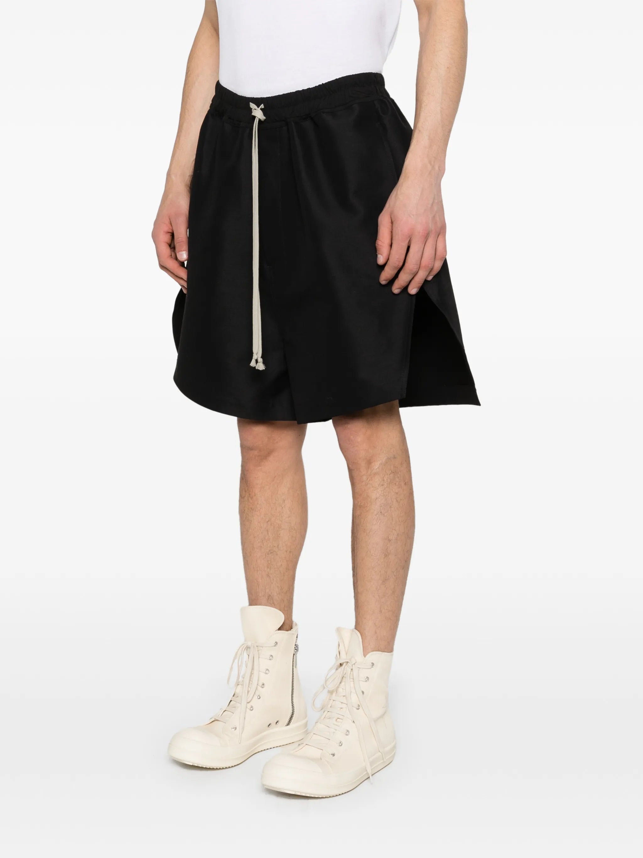 drawstring-fastening shorts