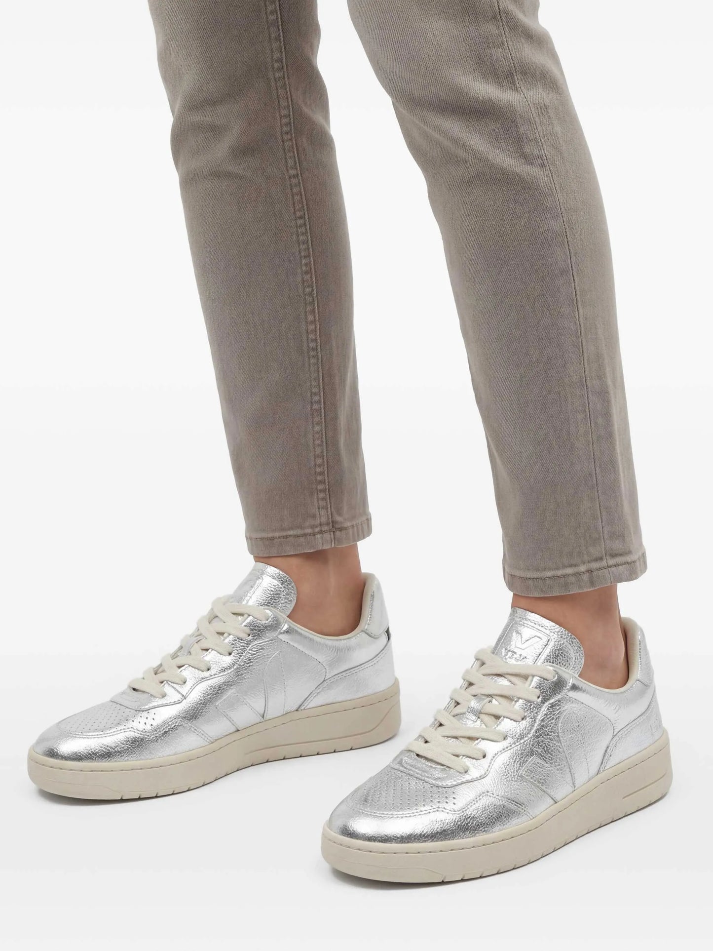 V-90 logo-detail sneakers