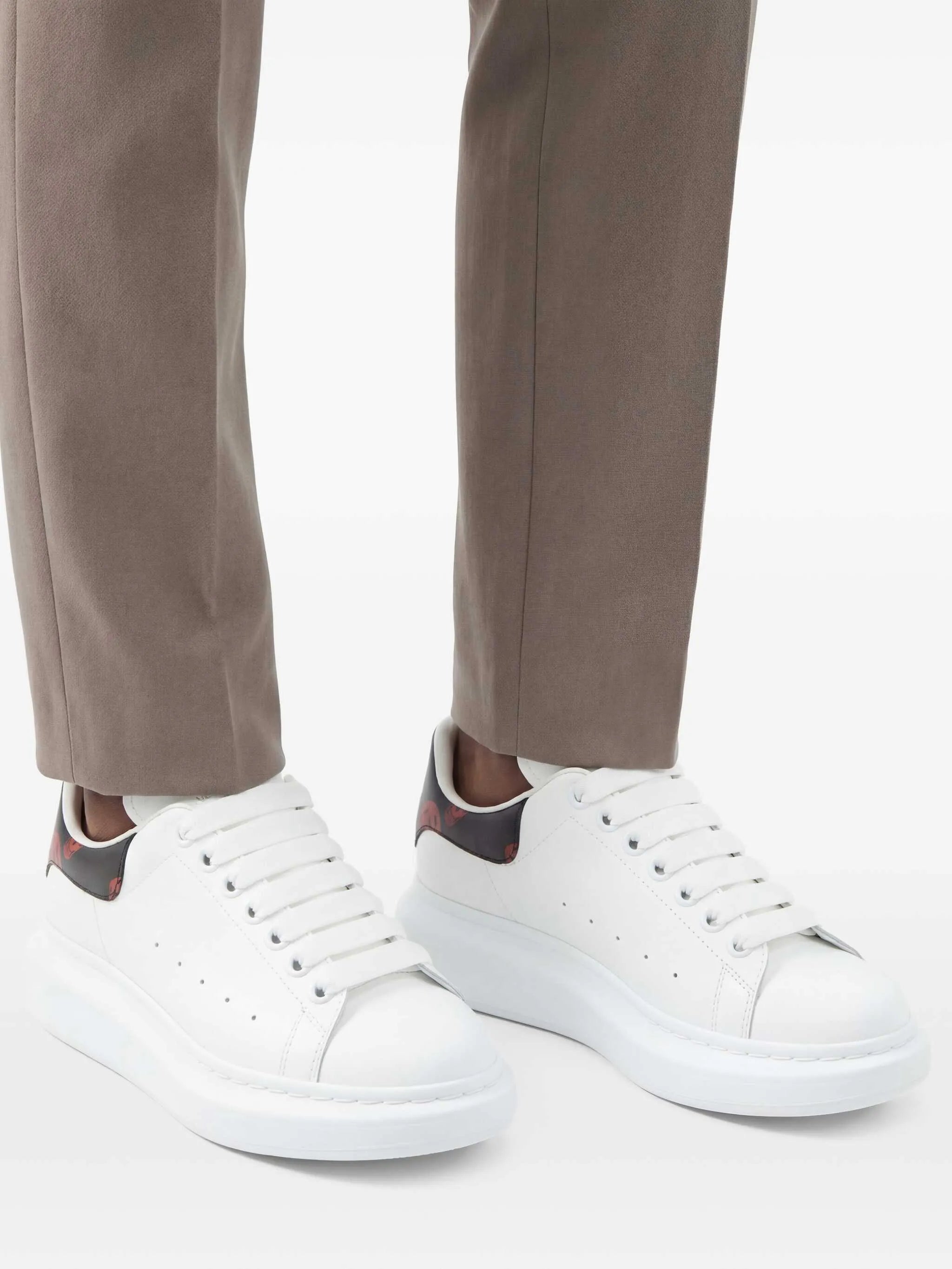 Oversized low-top skull-details sneakers