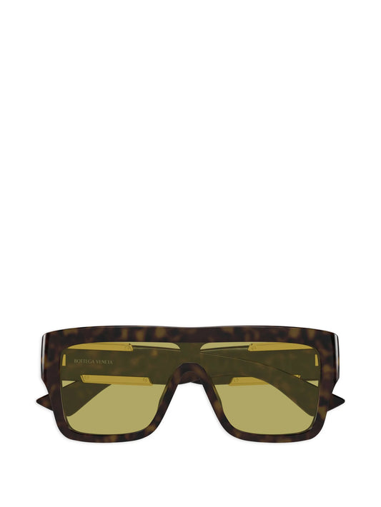 D-frame sunglasses