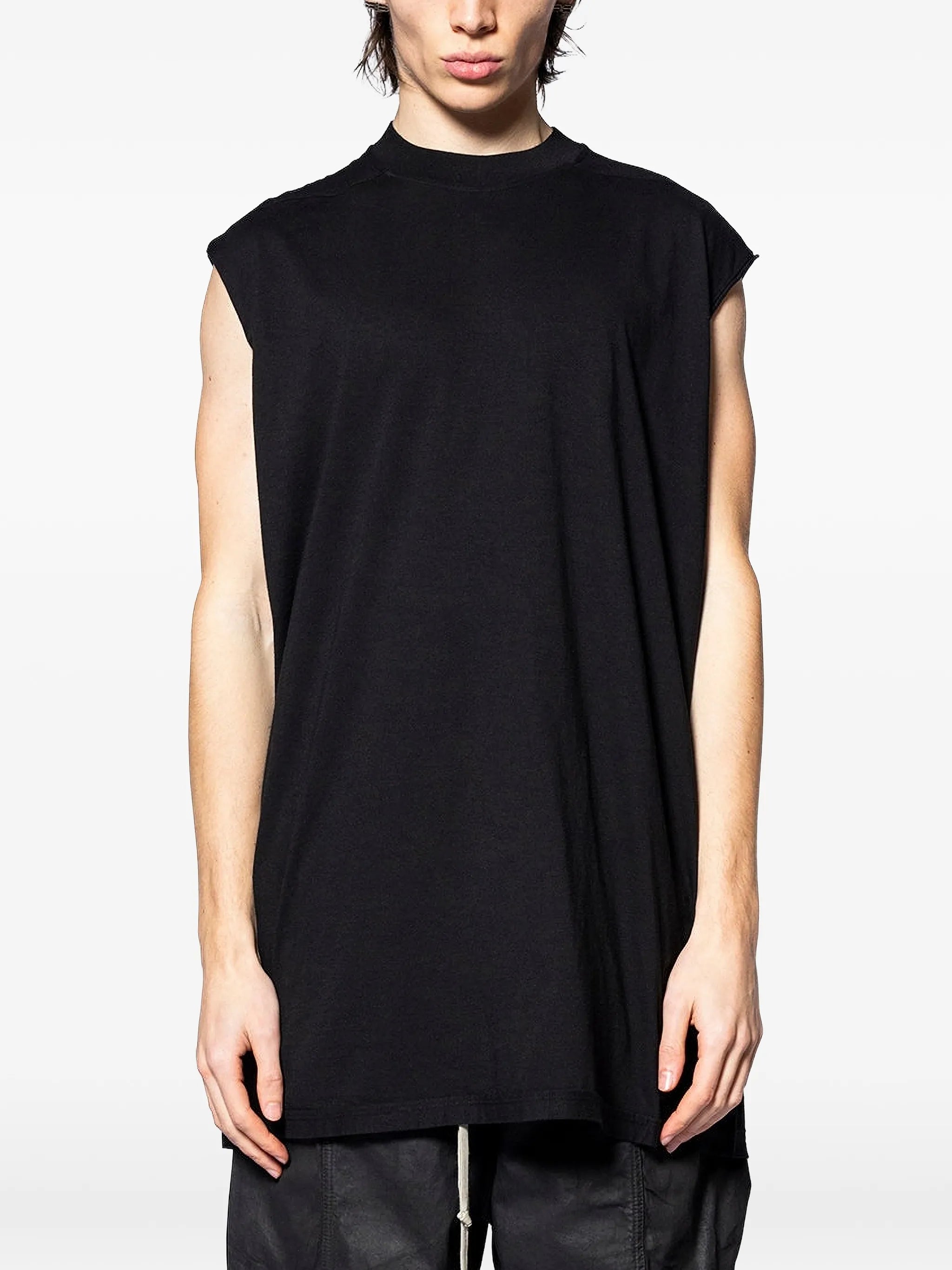 Temple tarp T-shirt in black liquid jersey