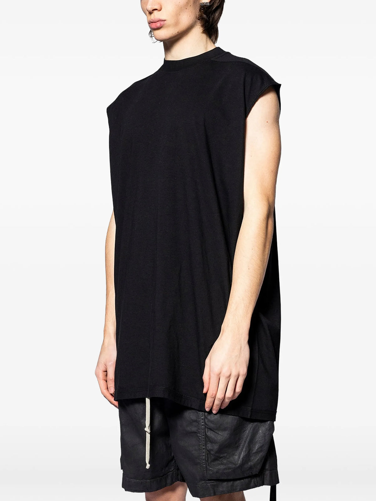 Temple tarp T-shirt in black liquid jersey