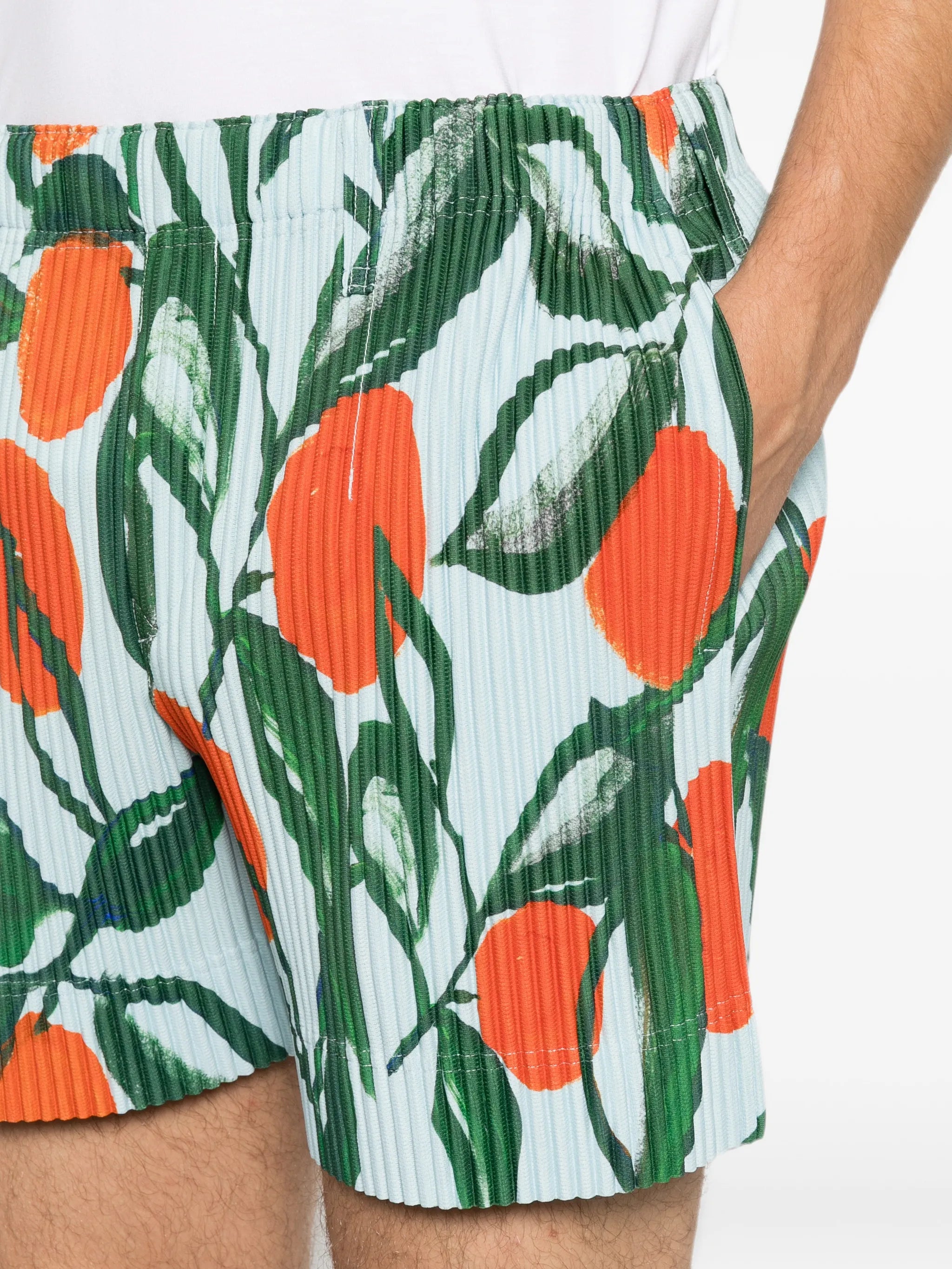 fruit-print pleated shorts