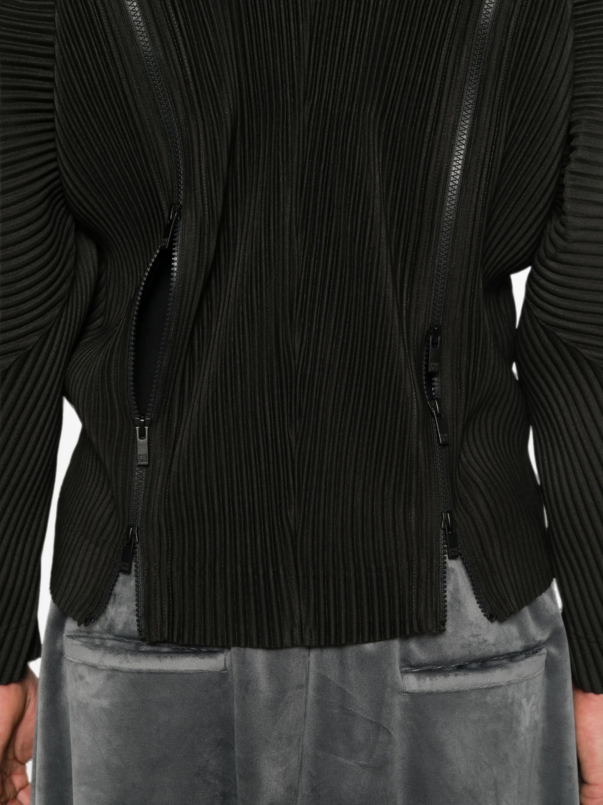 pleated-texture zip-fastening jacket