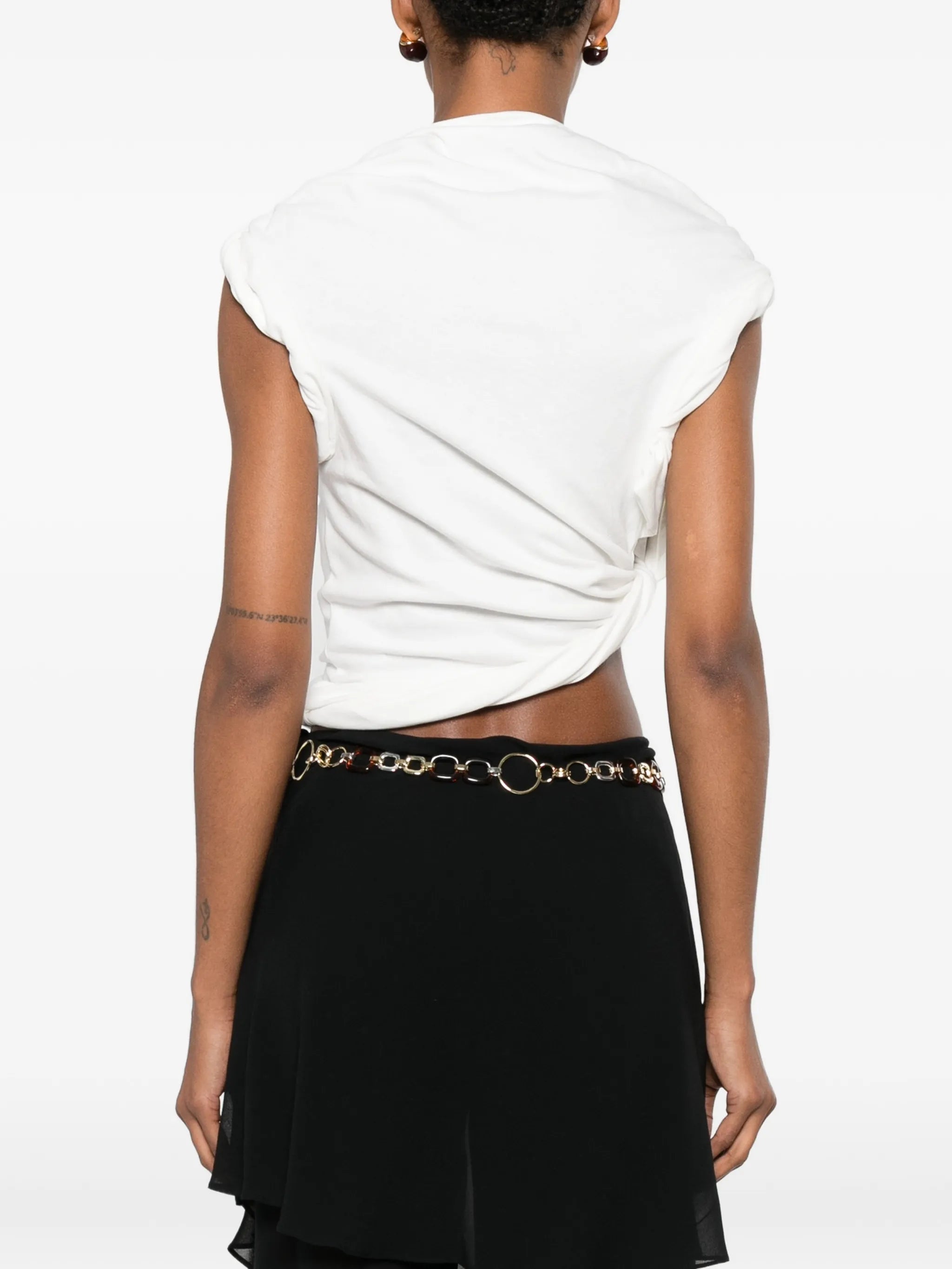 rolled twisted T-shirt