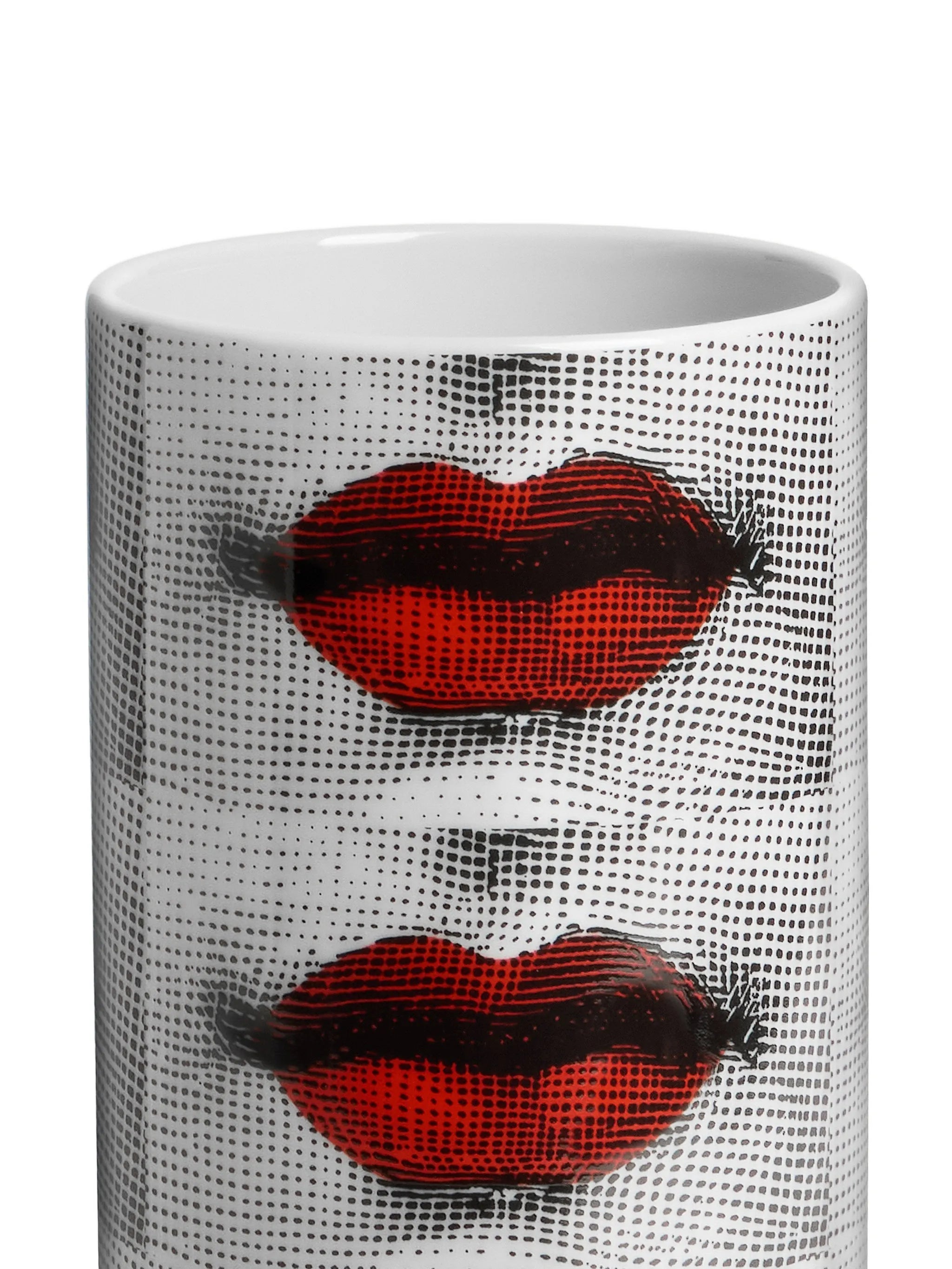mouth-illustration vase