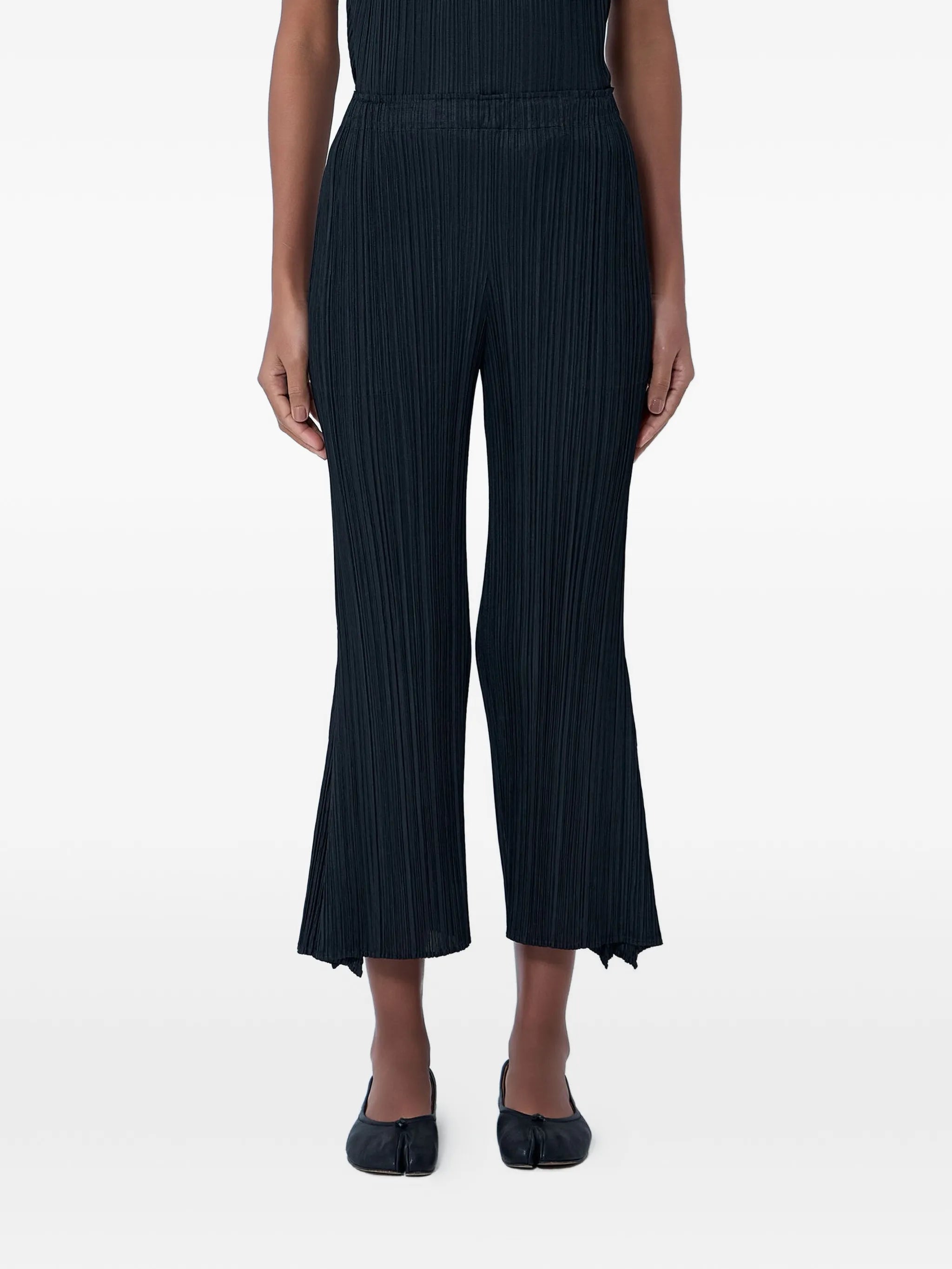 pleated trousers