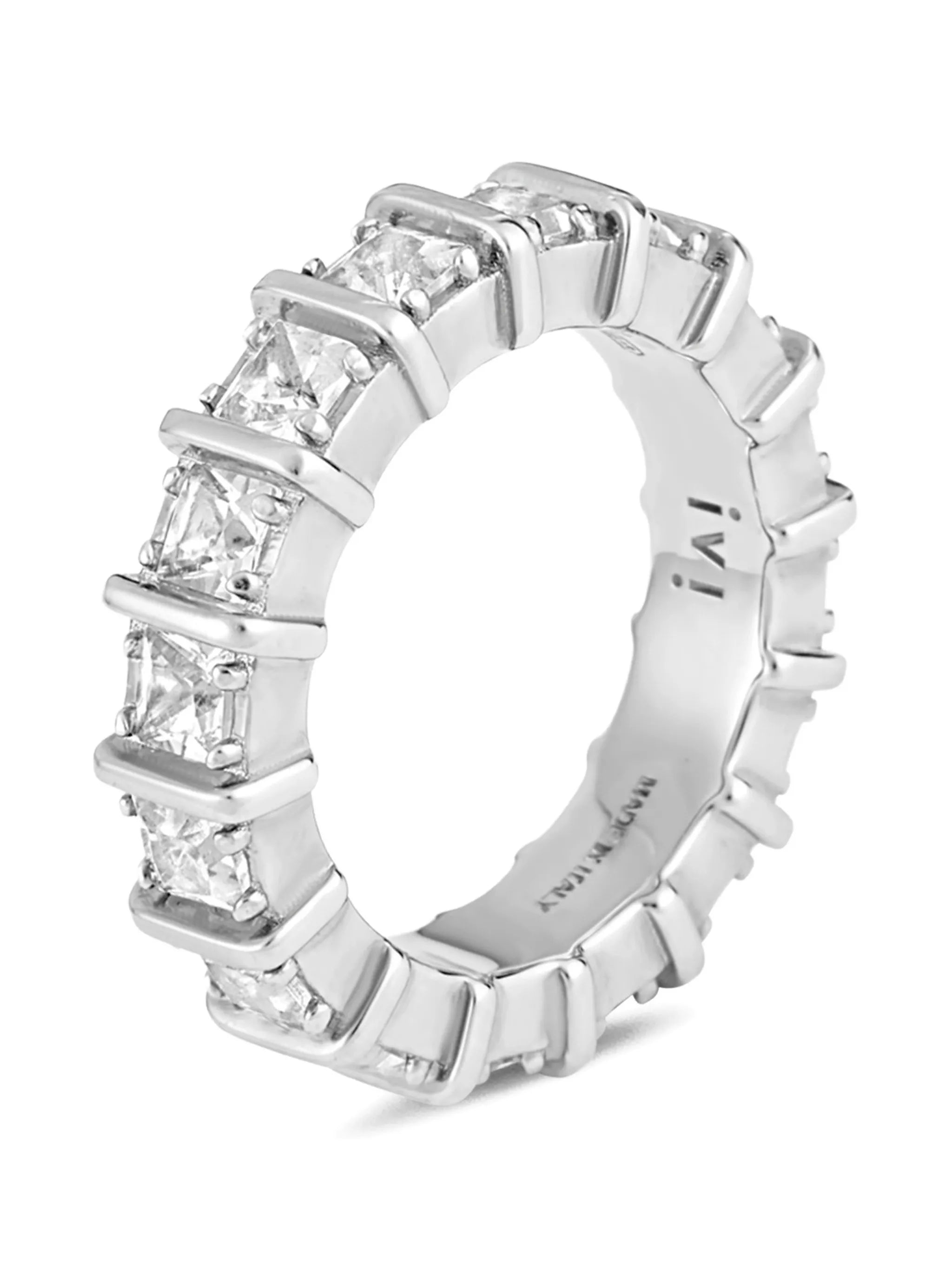 logo-detail wedding ring
