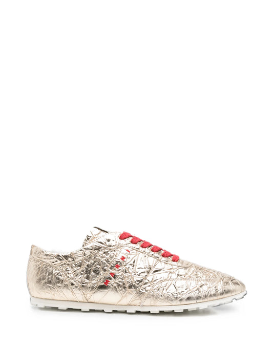 crinkled-finish logo-print sneakers