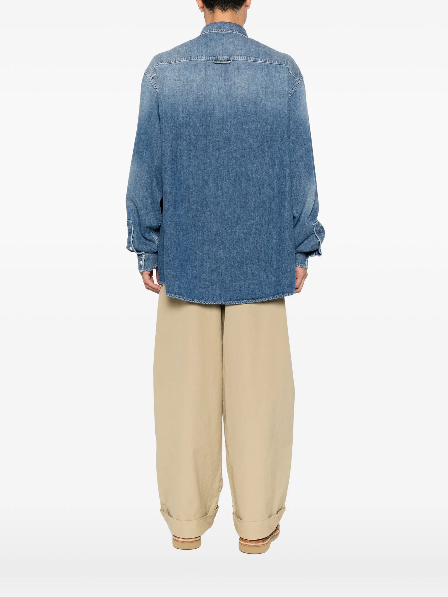 spread-collar chest-pocket shirt