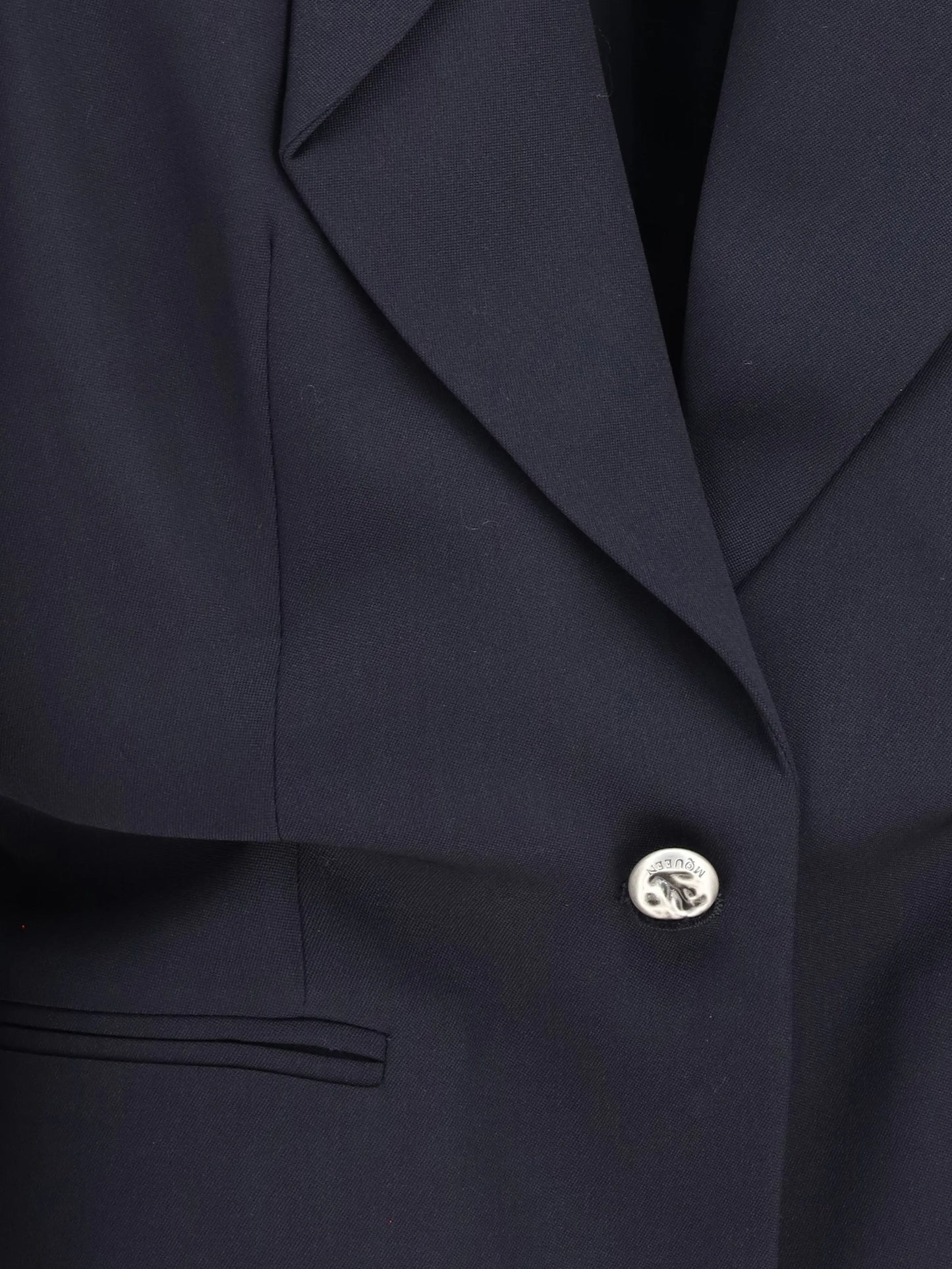 folded-lapel single-breasted jacket