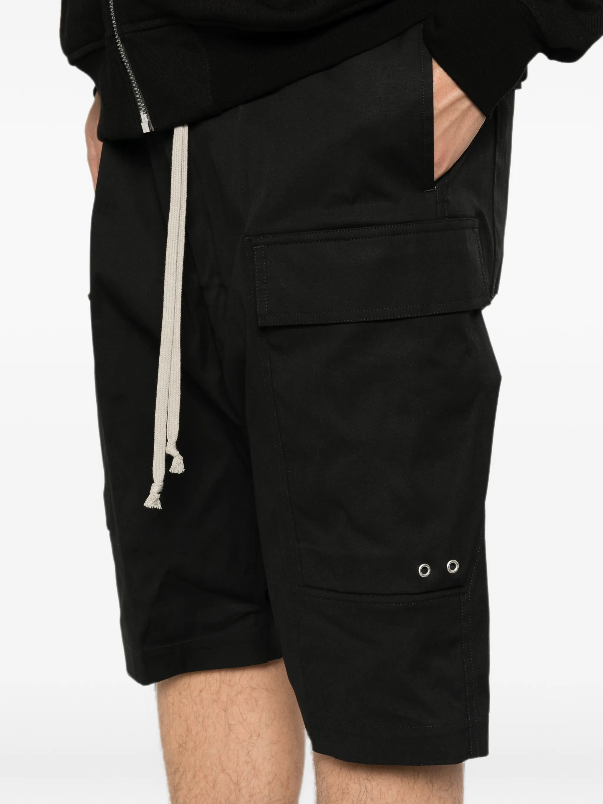 elasticated-waistband cargo shorts