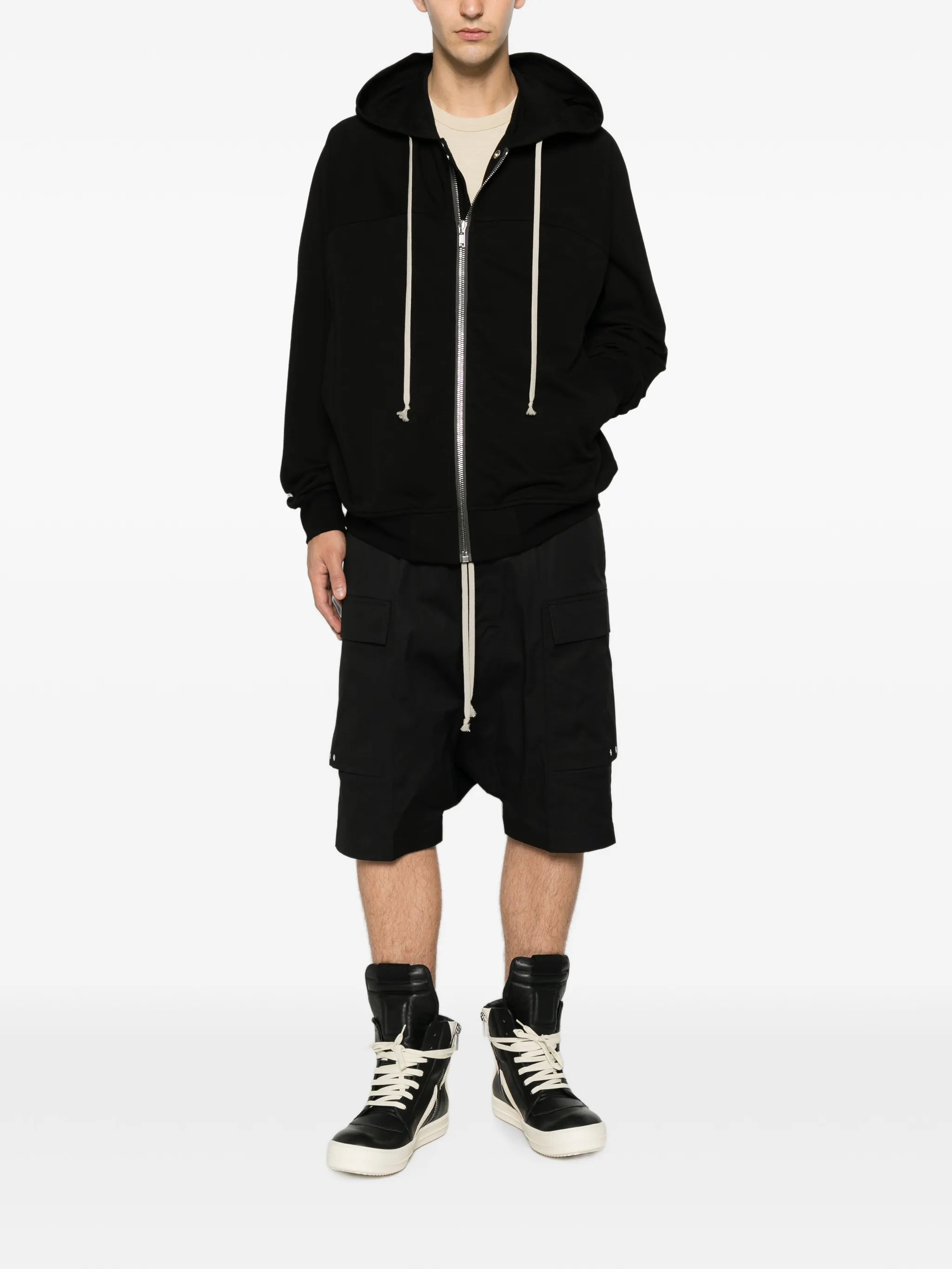 elasticated-waistband cargo shorts