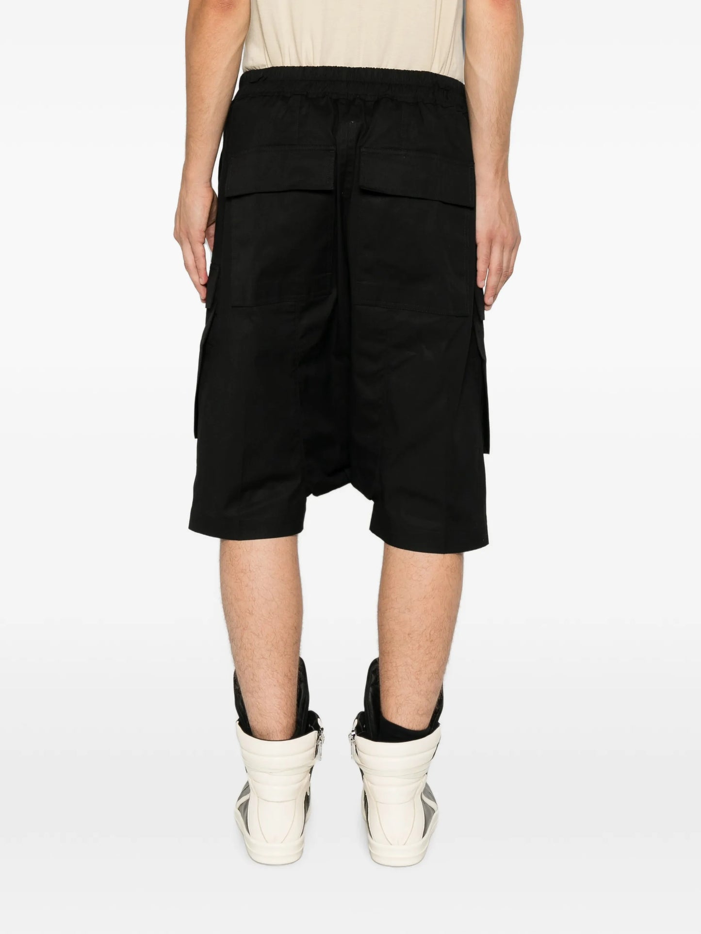 elasticated-waistband cargo shorts