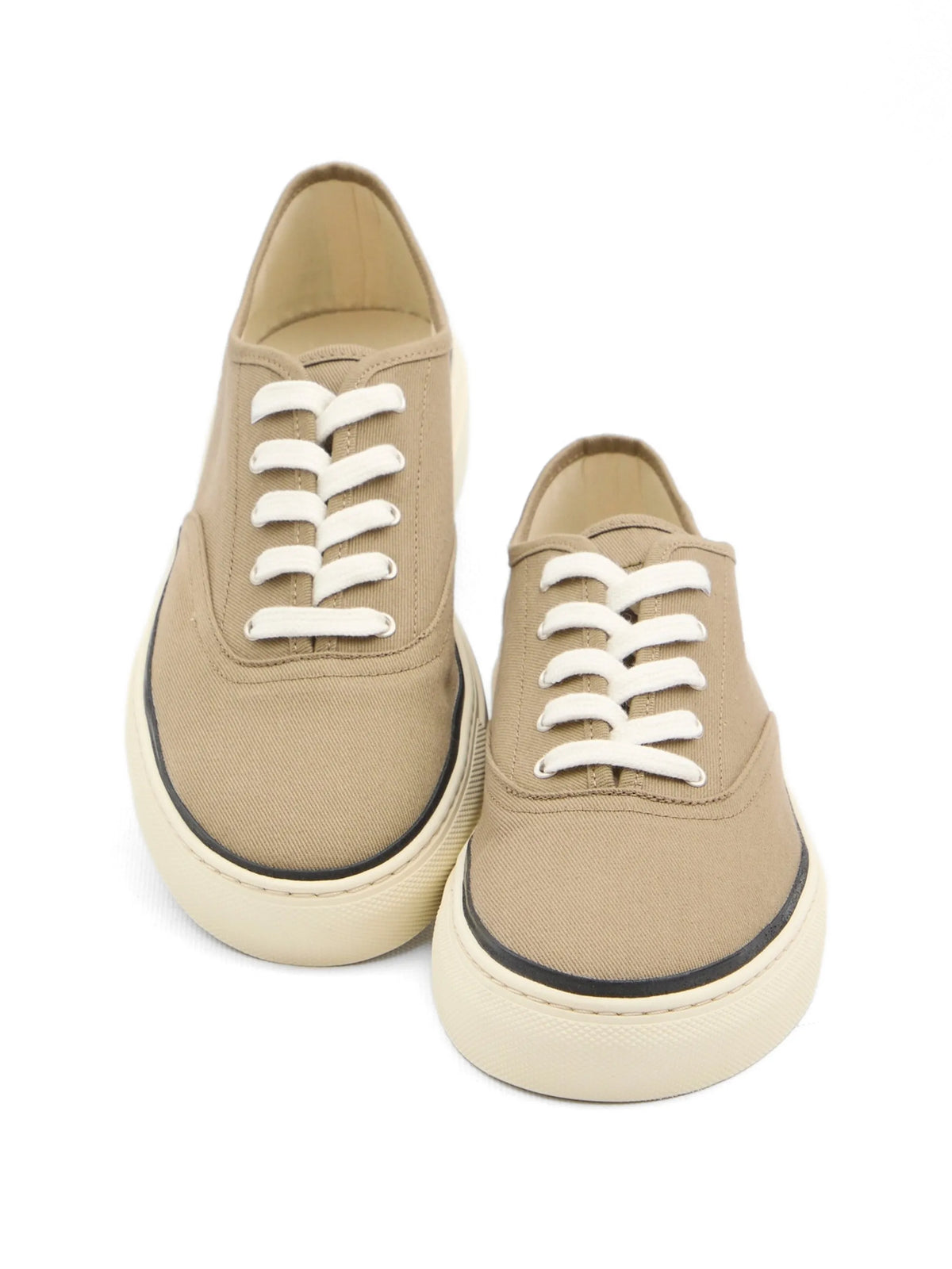 the Féfé trainers