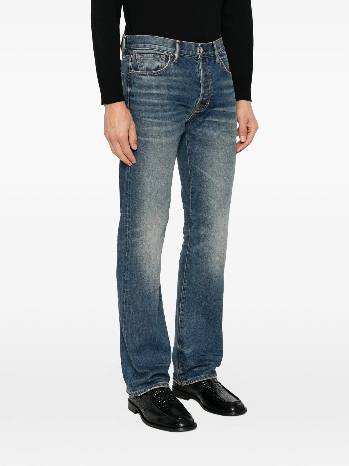 straight-fit jeans