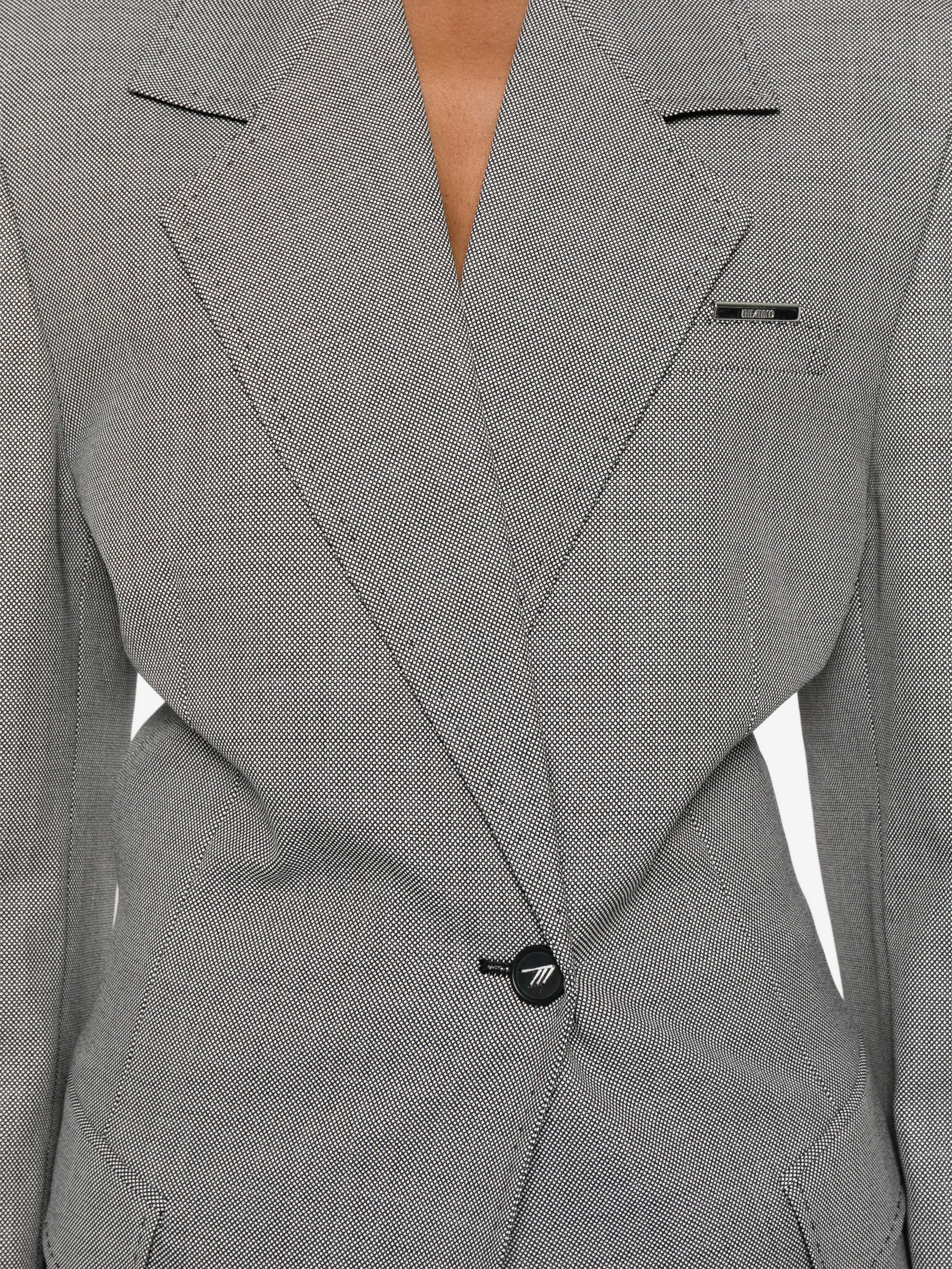 single-breasted blazer