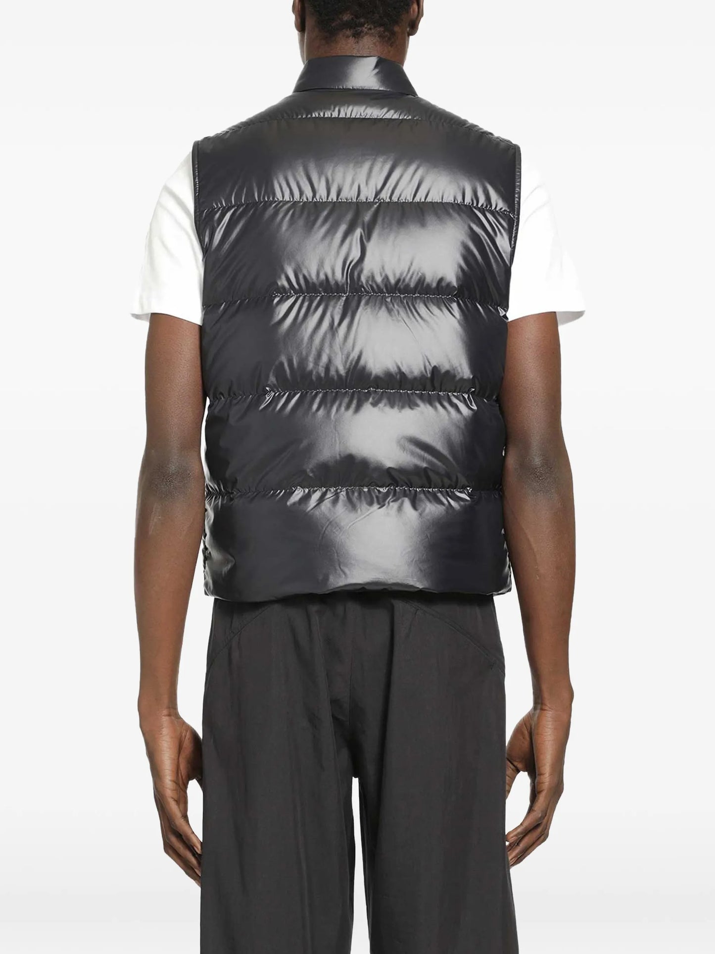 sleeveless buttoned gilet