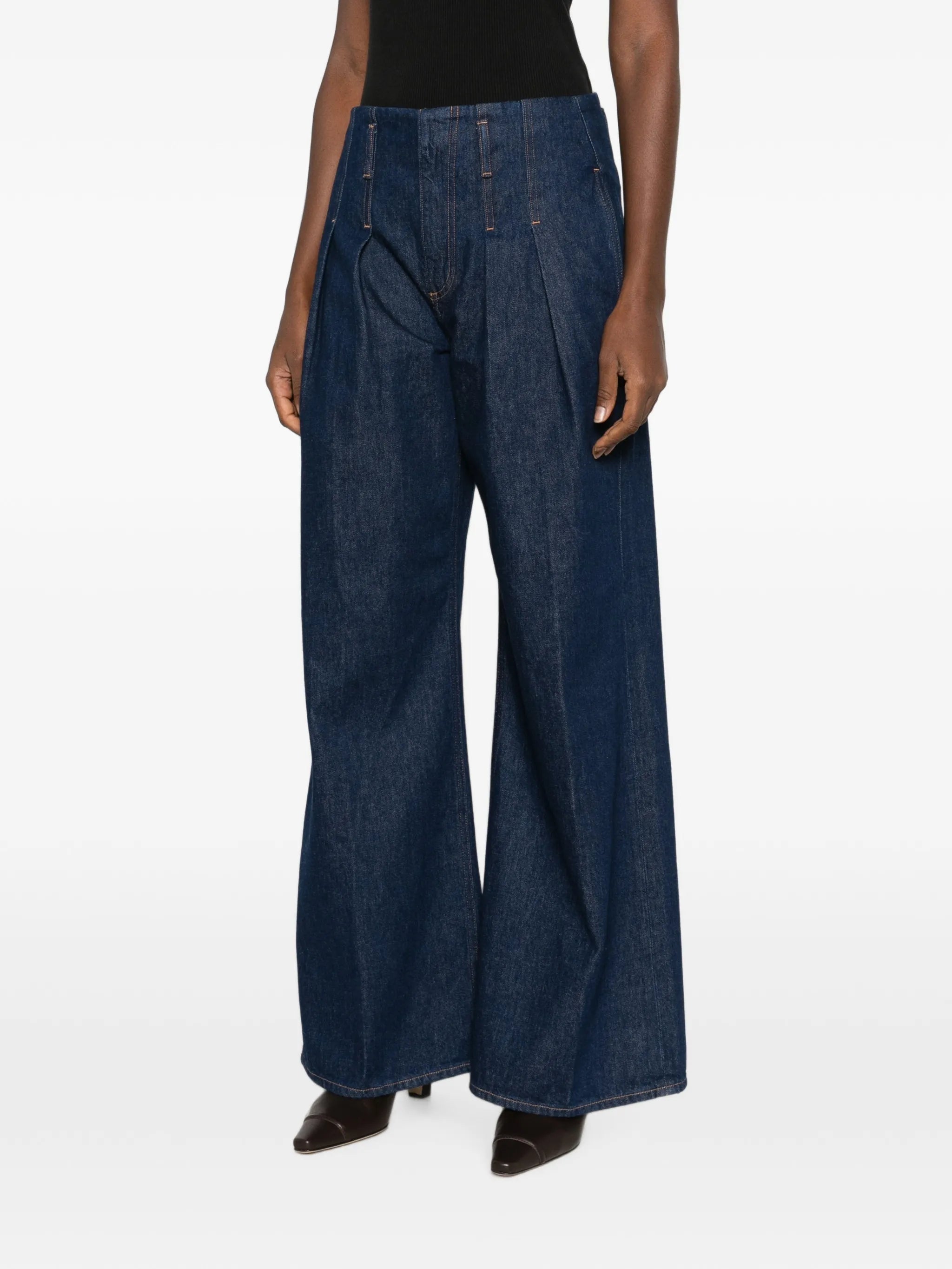 pleated wide-leg jeans