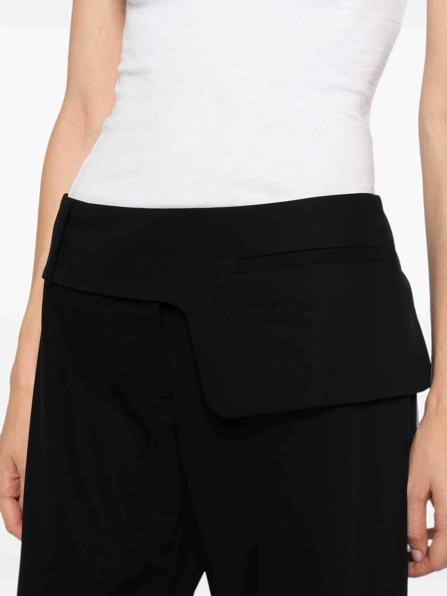belt-detail straight-leg trousers