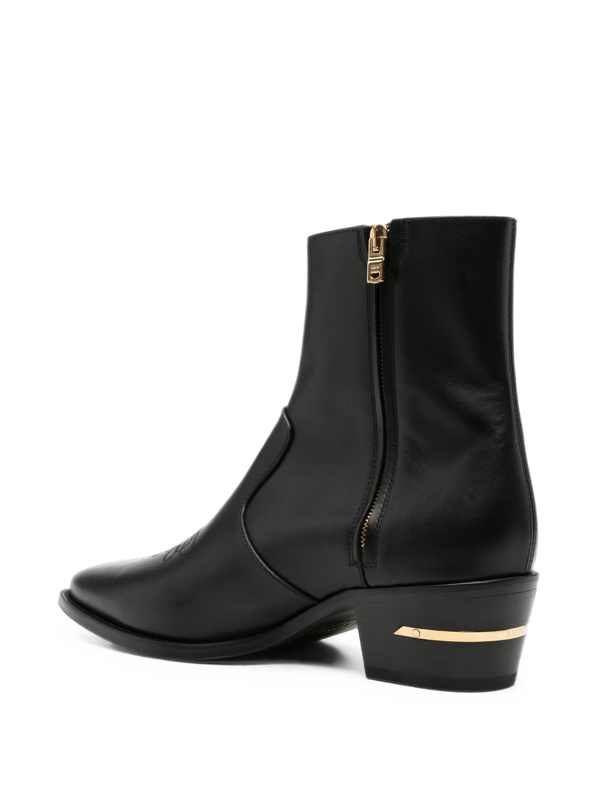 MA pointed boots