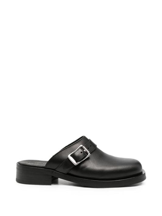 Camion mules in black leather