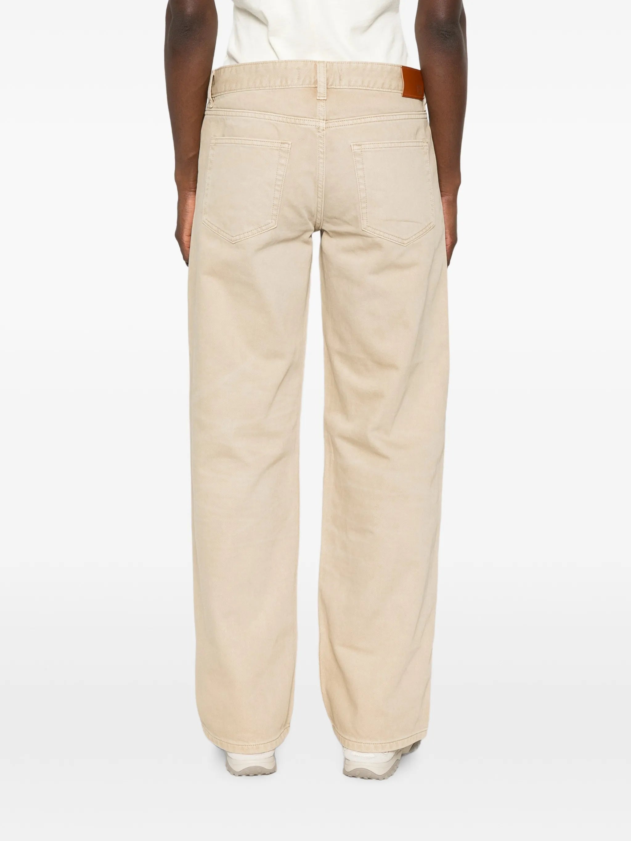 low-rise baggy jeans