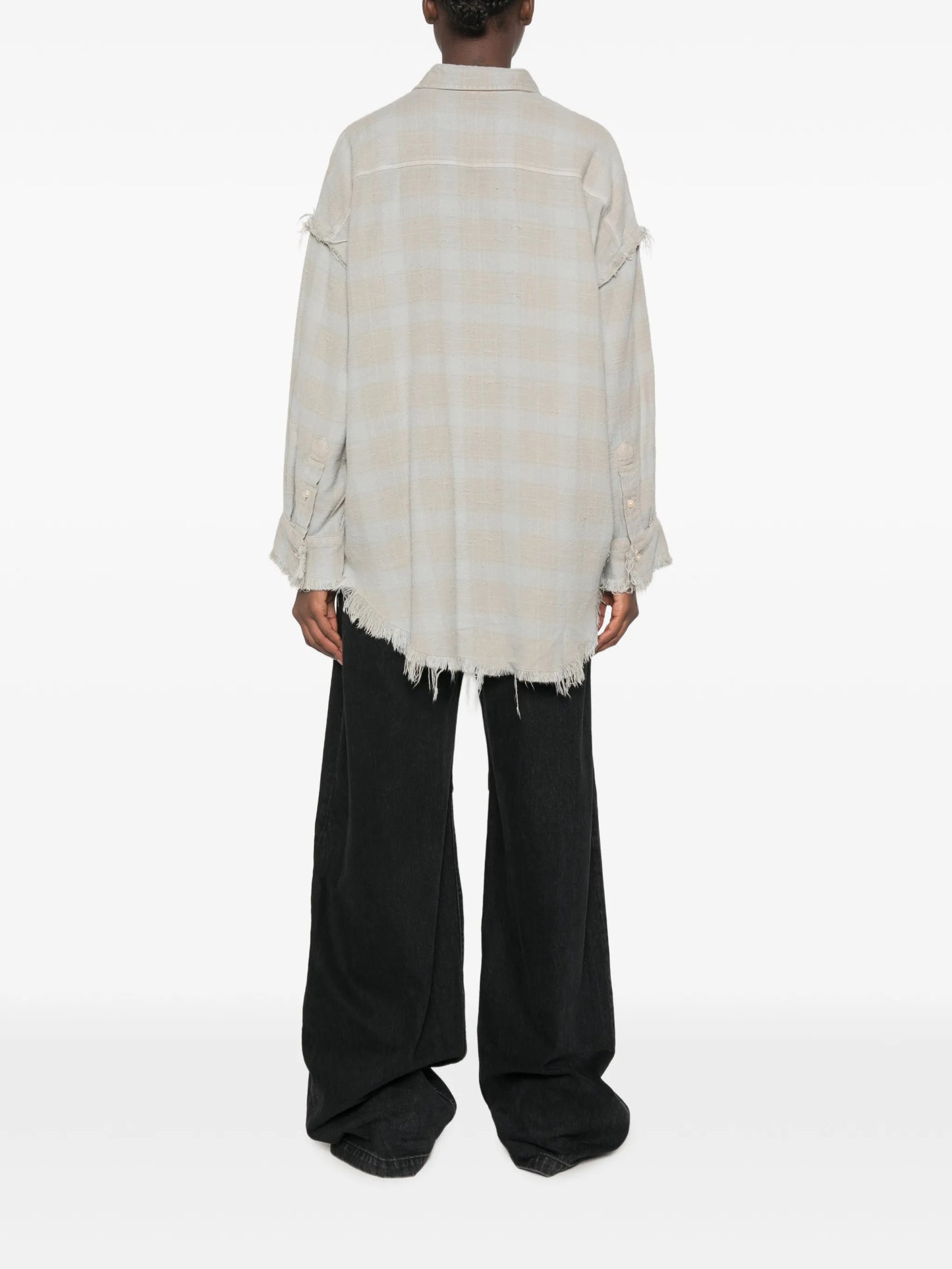 long-sleeve buttoned shirt