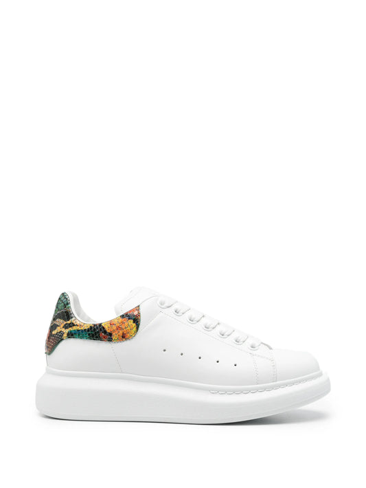 Oversized platform sneakers