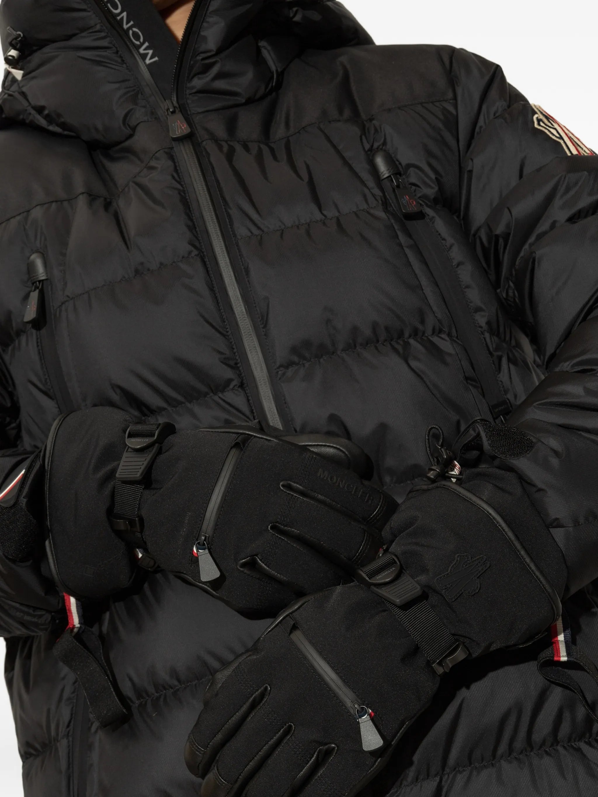 logo-embossed gloves