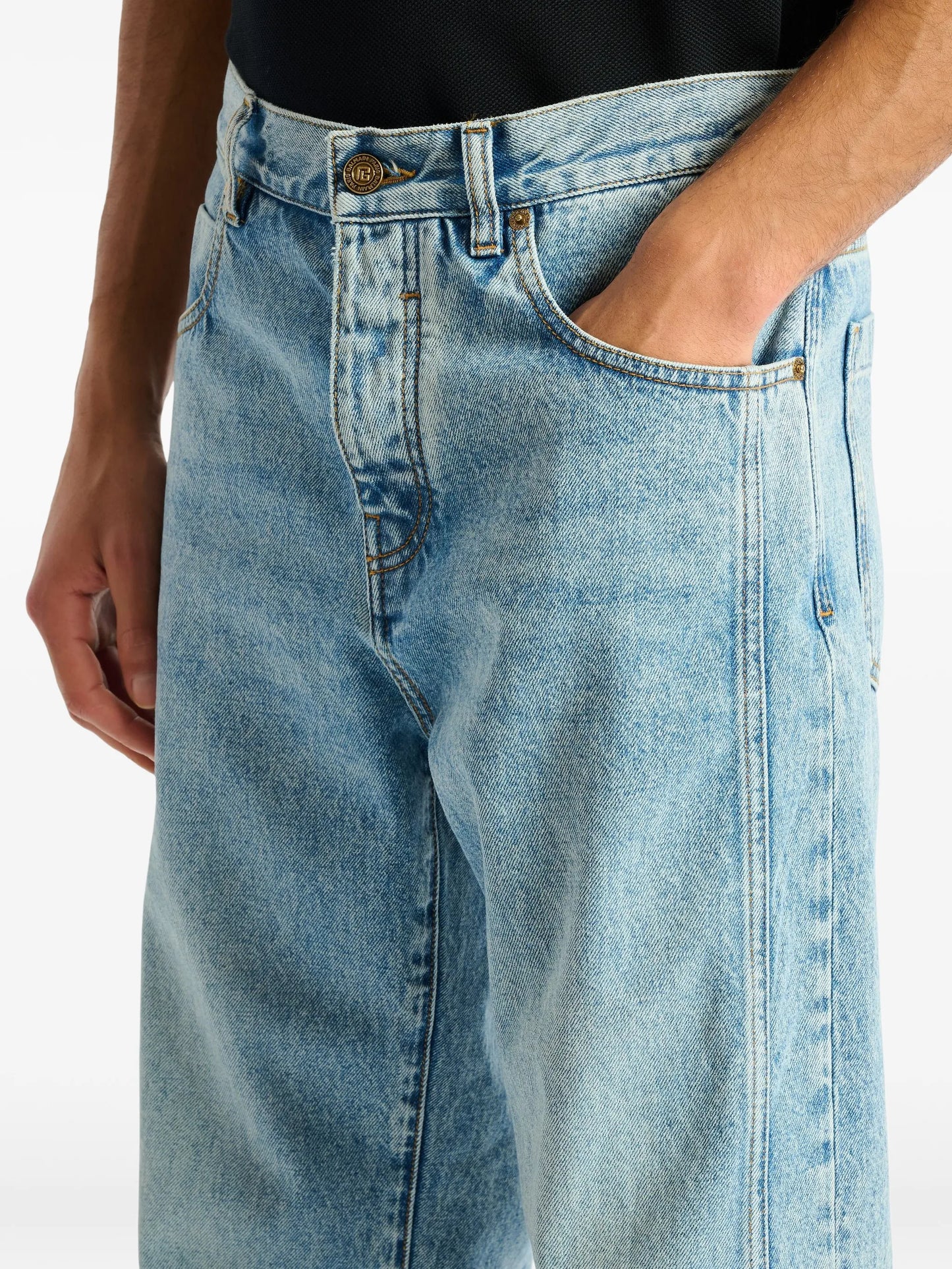 loose-fit jeans in light blue denim