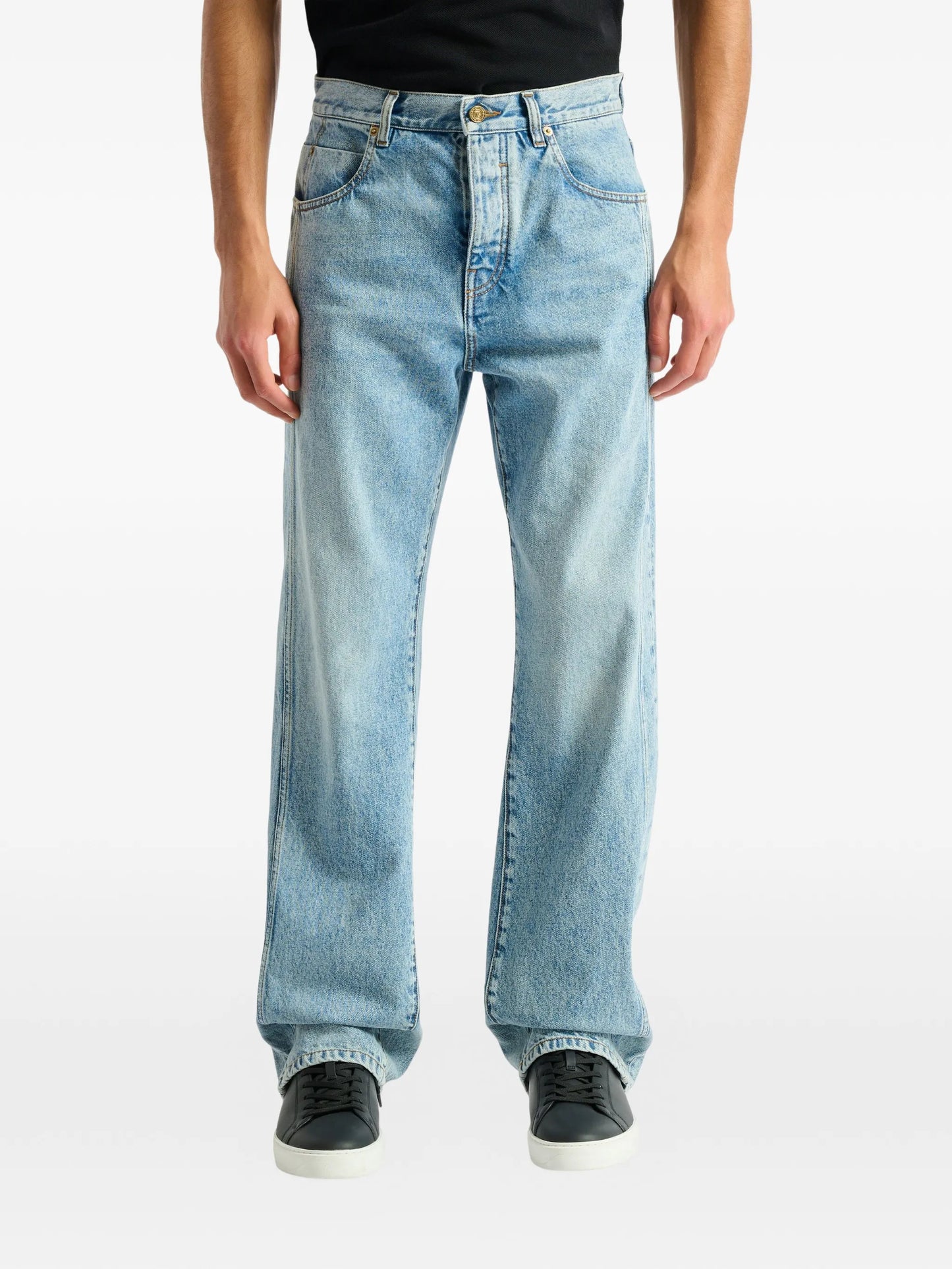 loose-fit jeans in light blue denim
