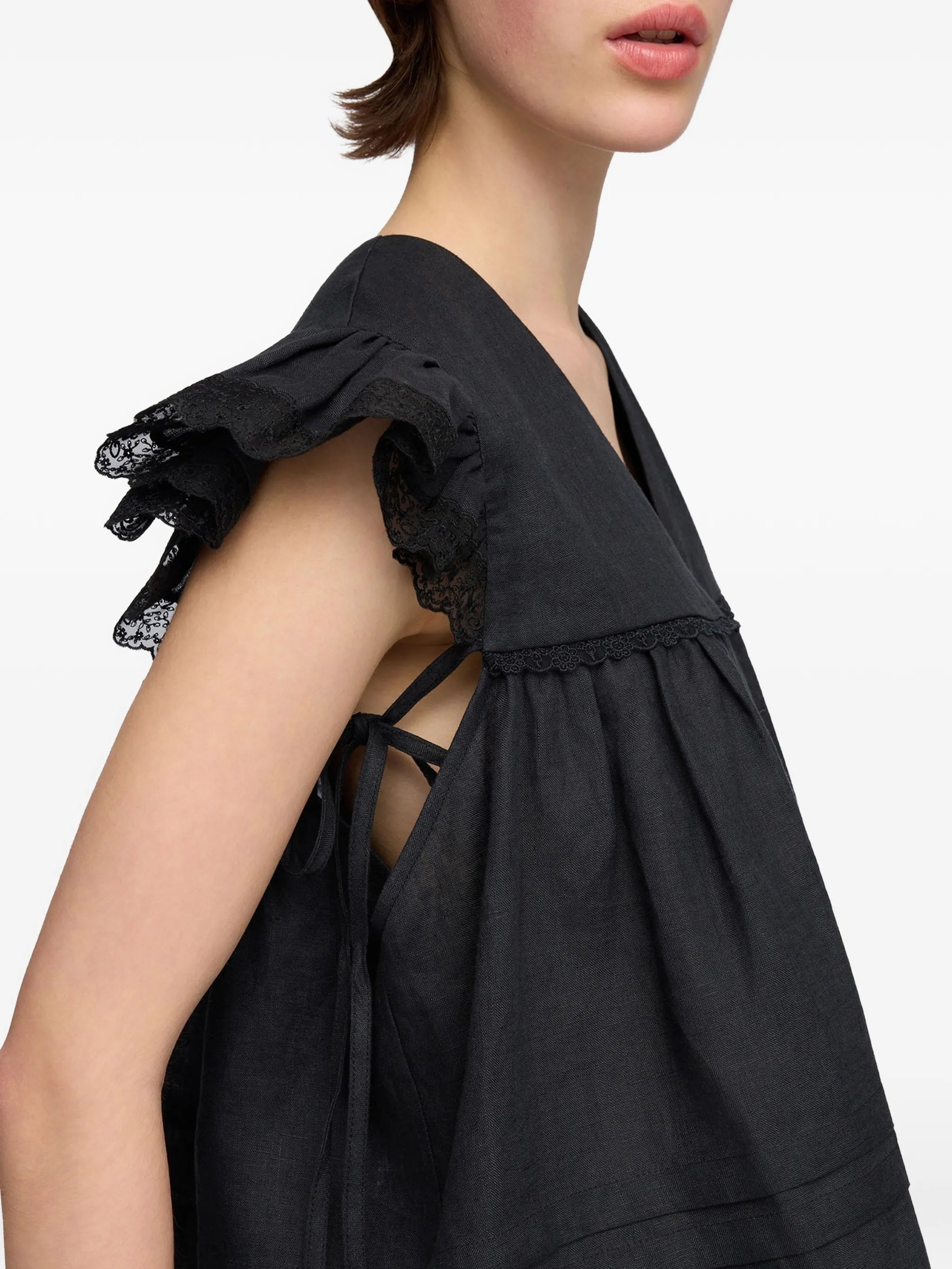 blouse in black linen