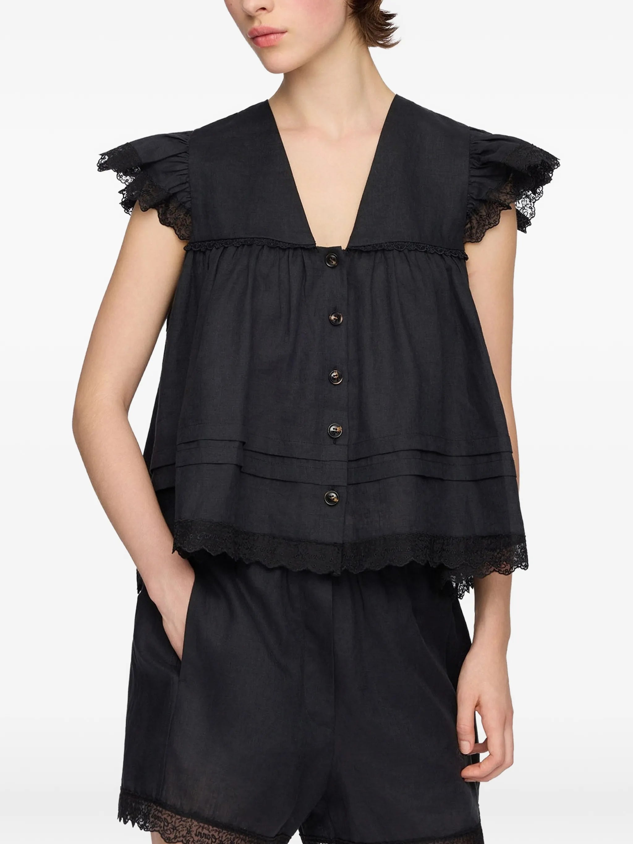 blouse in black linen