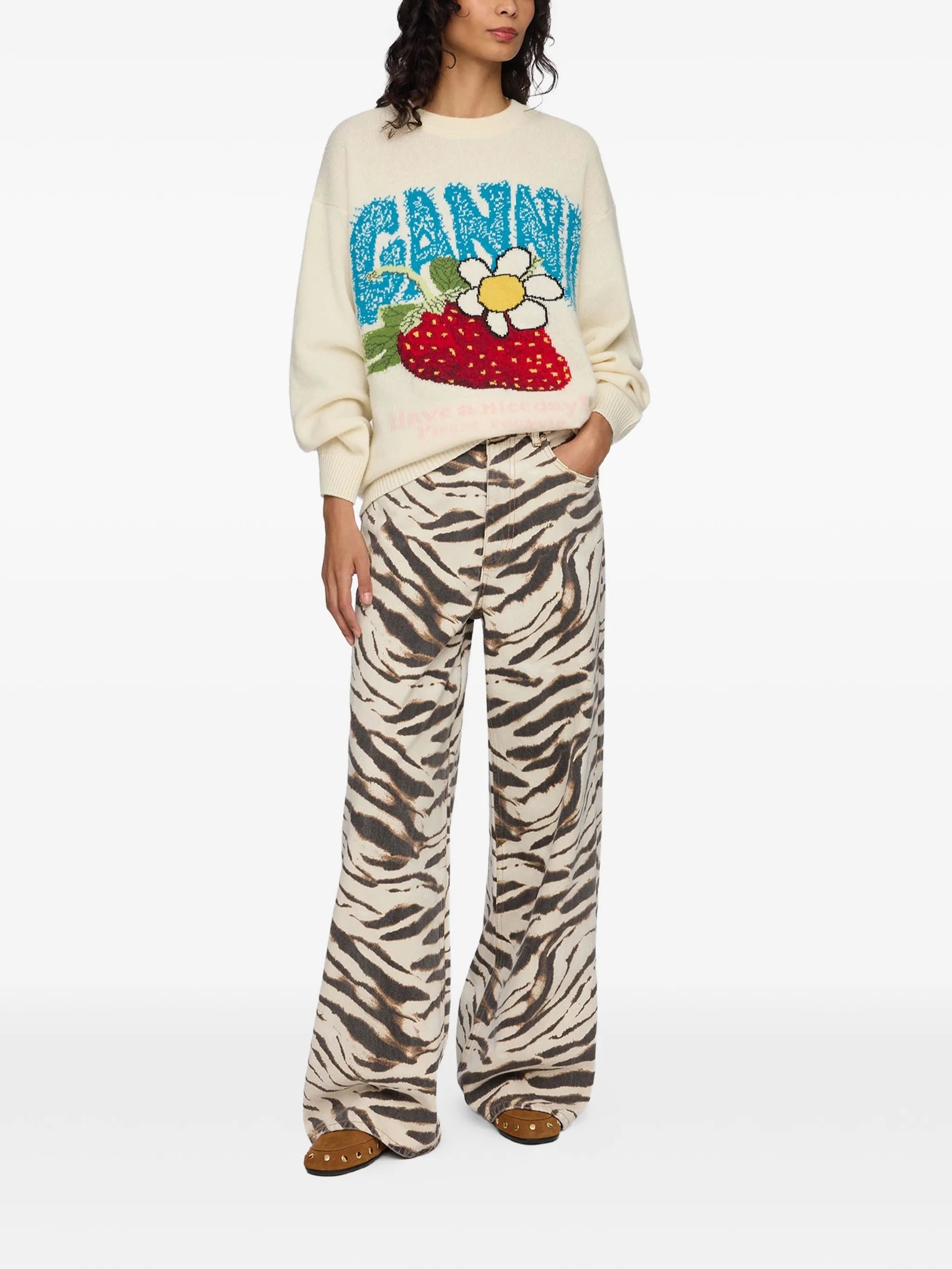 Oversized jumper with strawberry