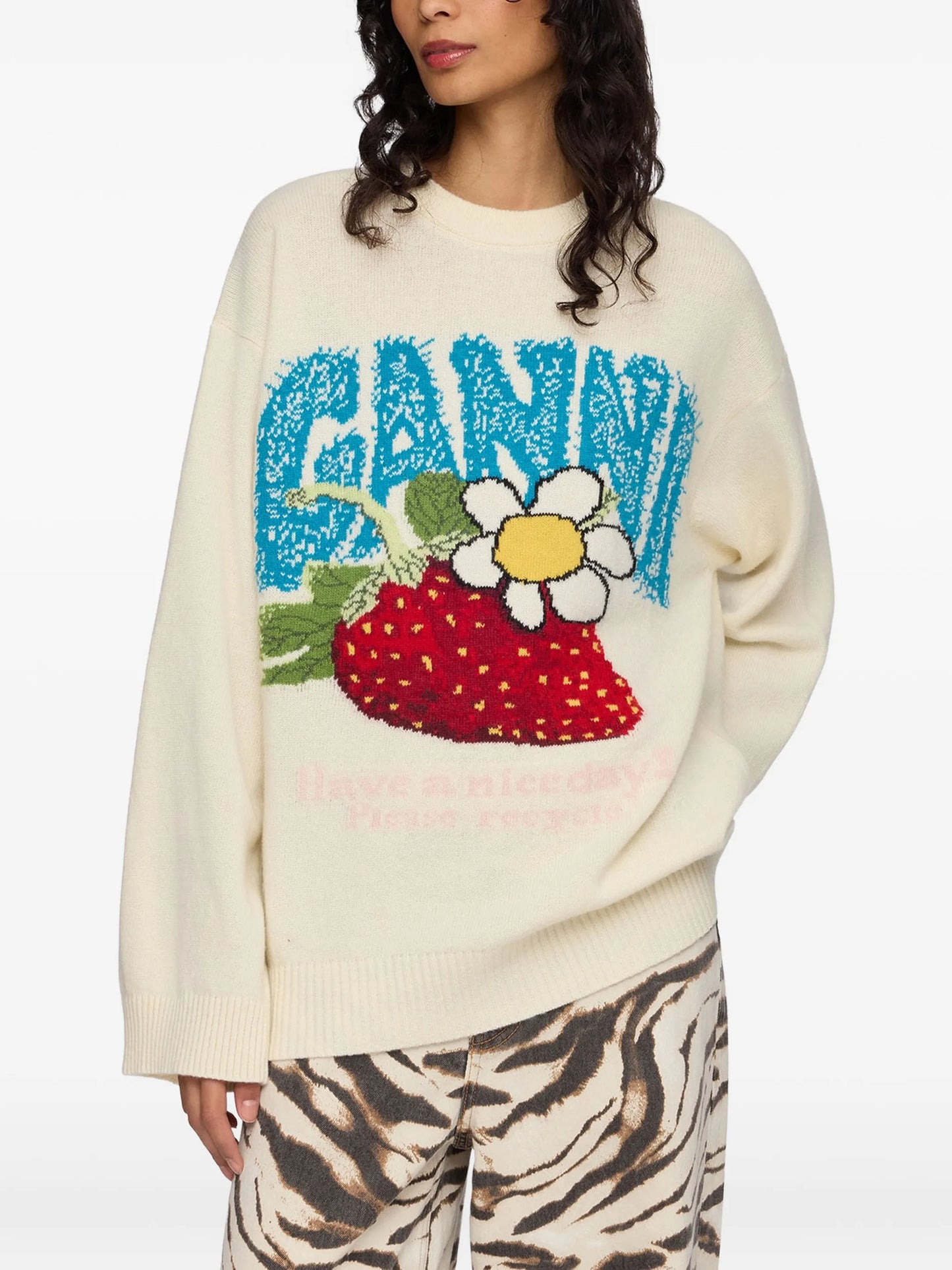 Oversized jumper with strawberry