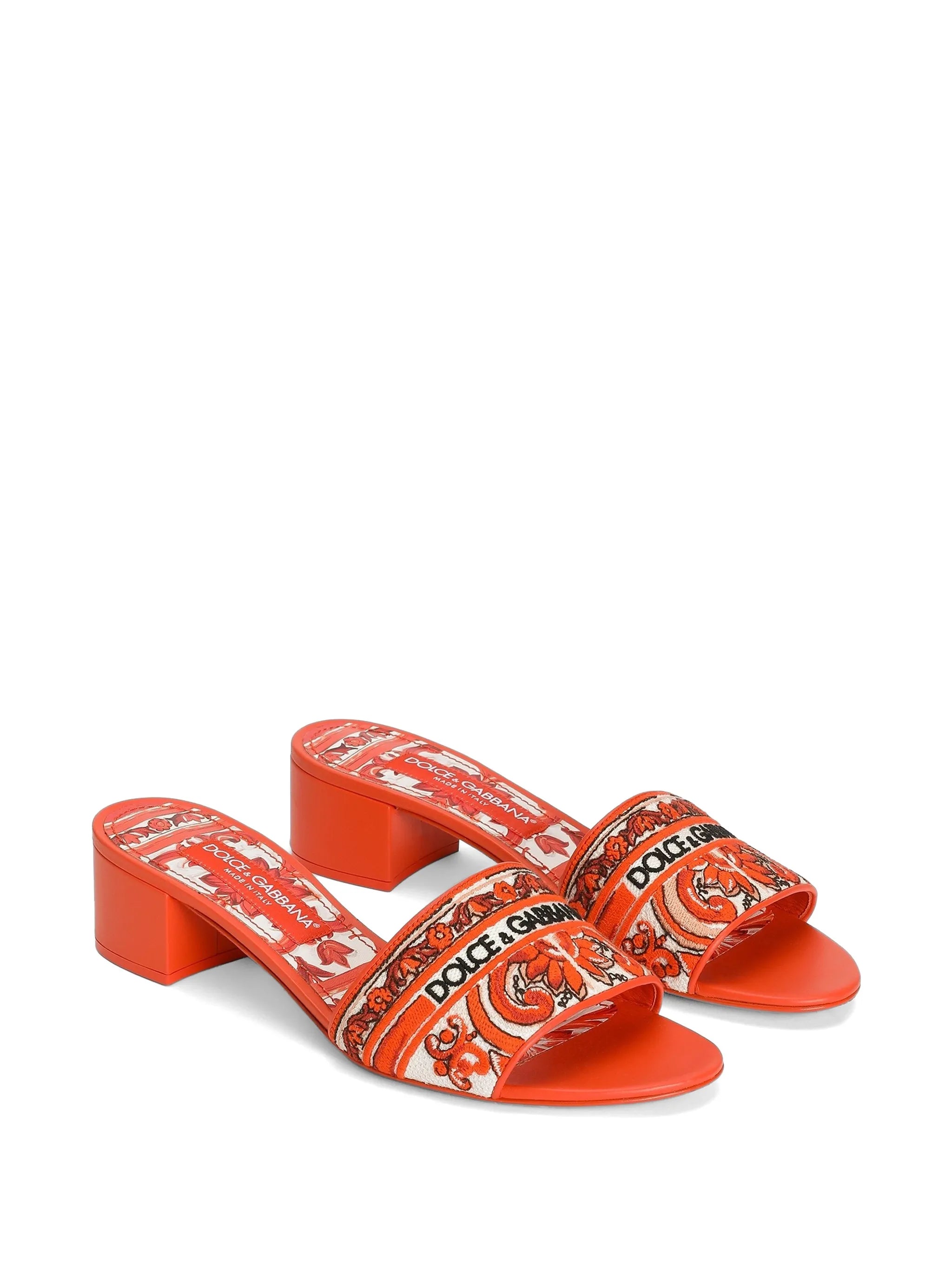 mules with majolica-embroidery