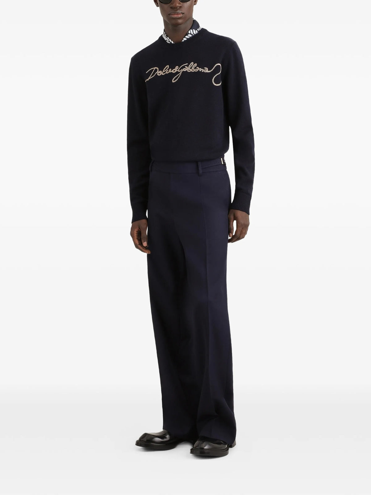 smooth-knit pullover with embroidery