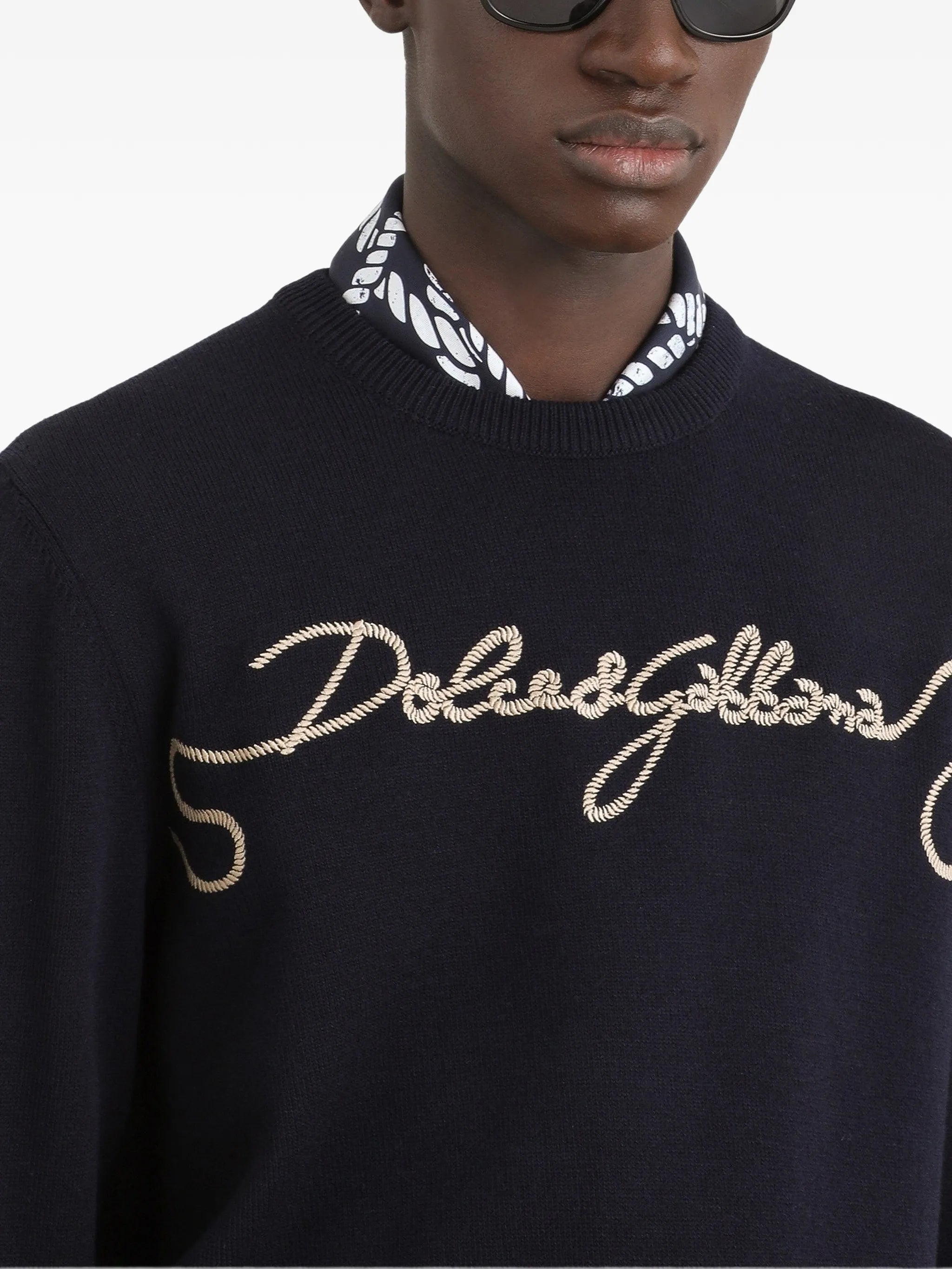 smooth-knit pullover with embroidery