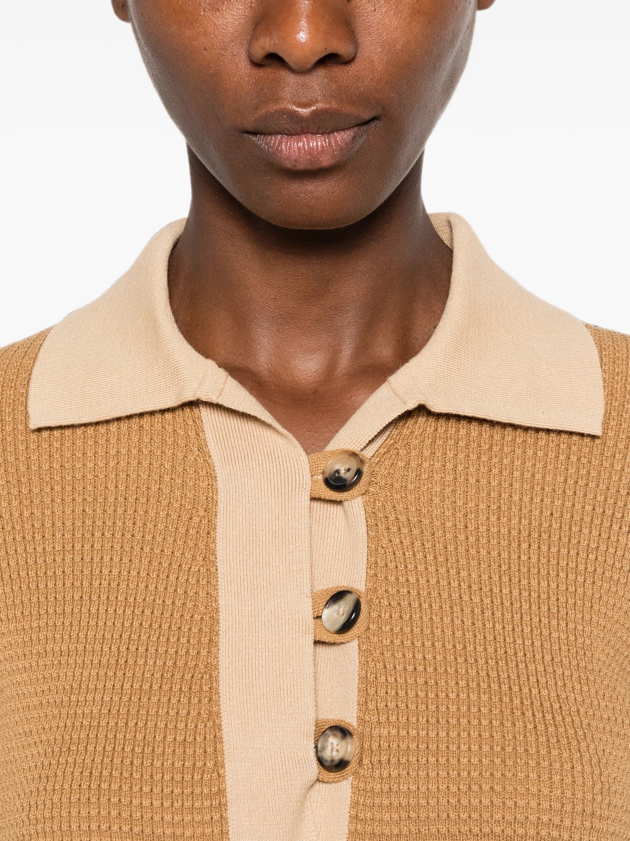 contrast-collar short-sleeve polo top