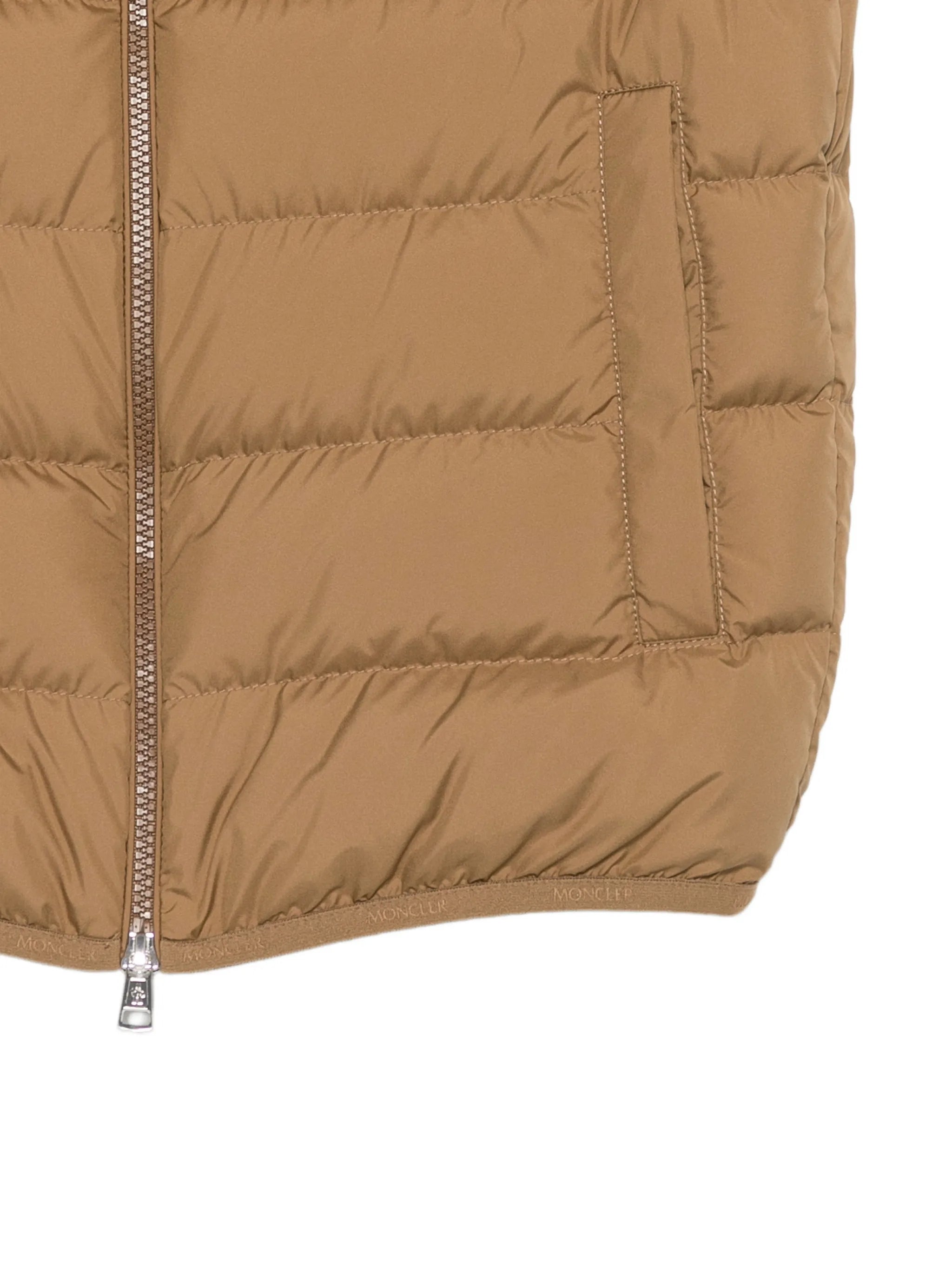 Contrin down vest