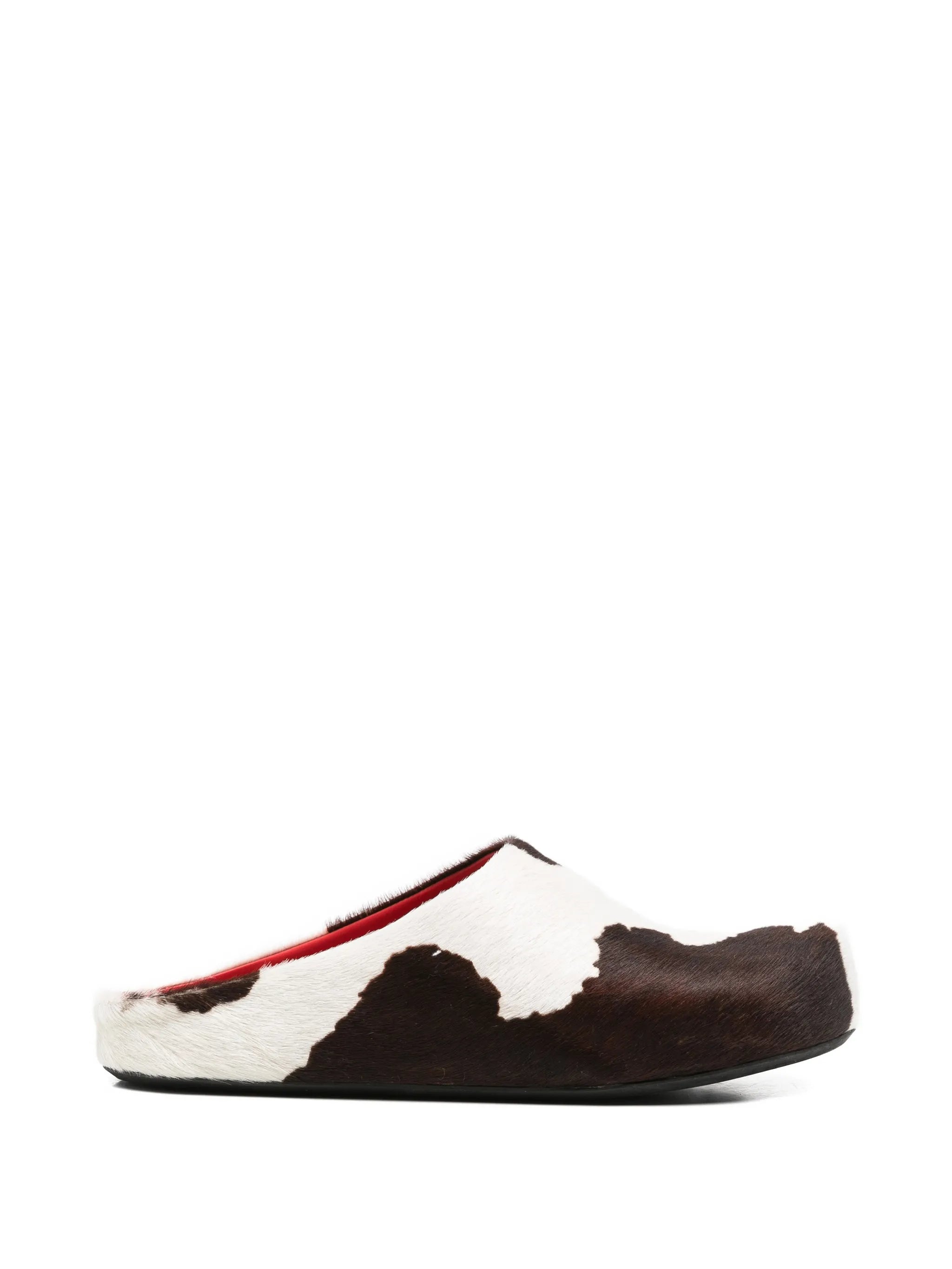White and brown cow-print ponyhair Fussbett sabot
