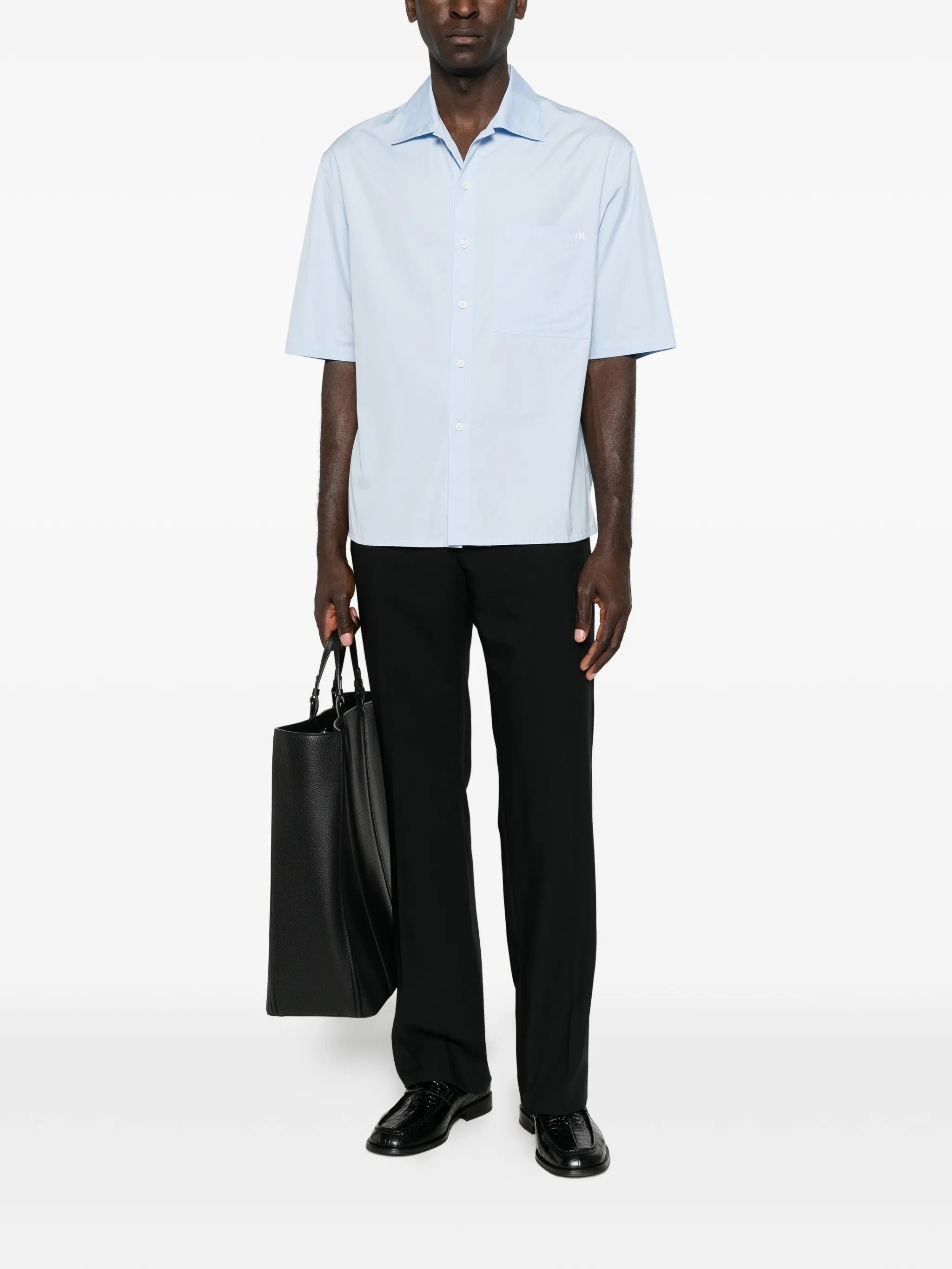 boxy-fit short-sleeved lightweight cotton poplin shirt with single chest pocket and embroidered JIL logo