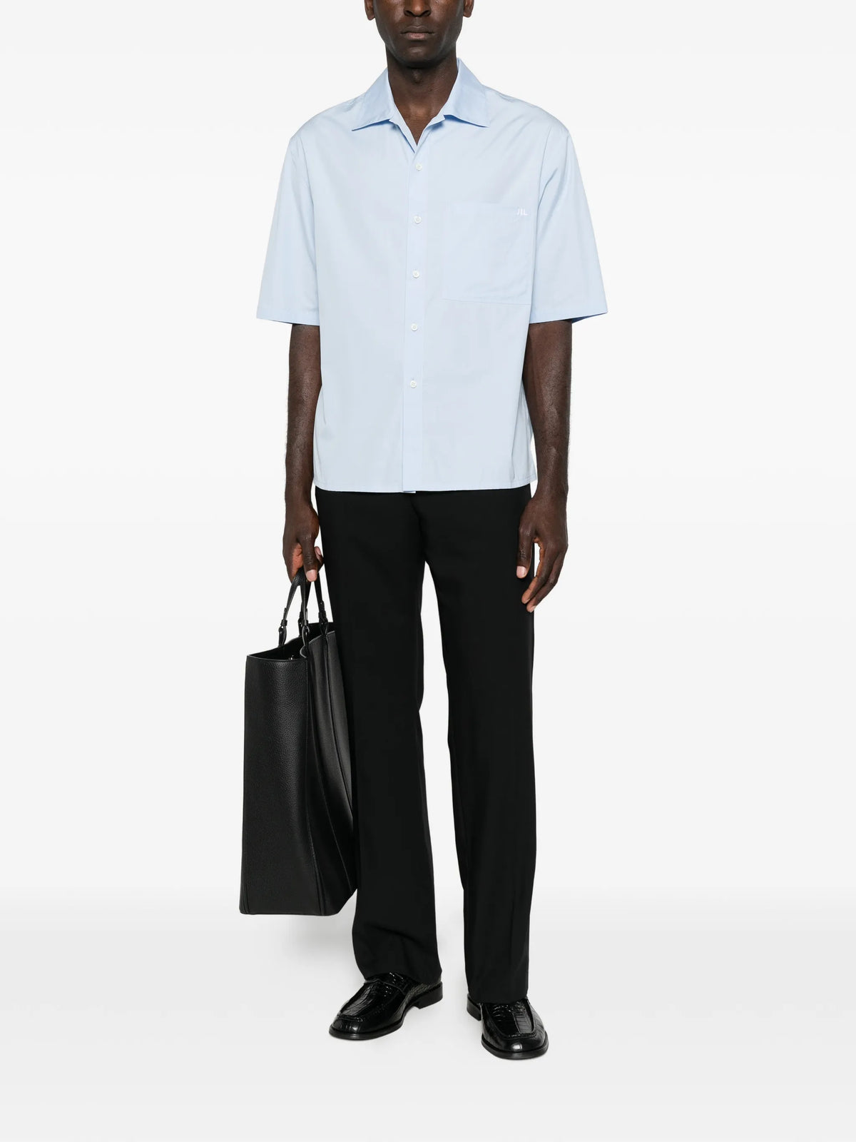 boxy-fit short-sleeved lightweight cotton poplin shirt with single chest pocket and embroidered JIL logo
