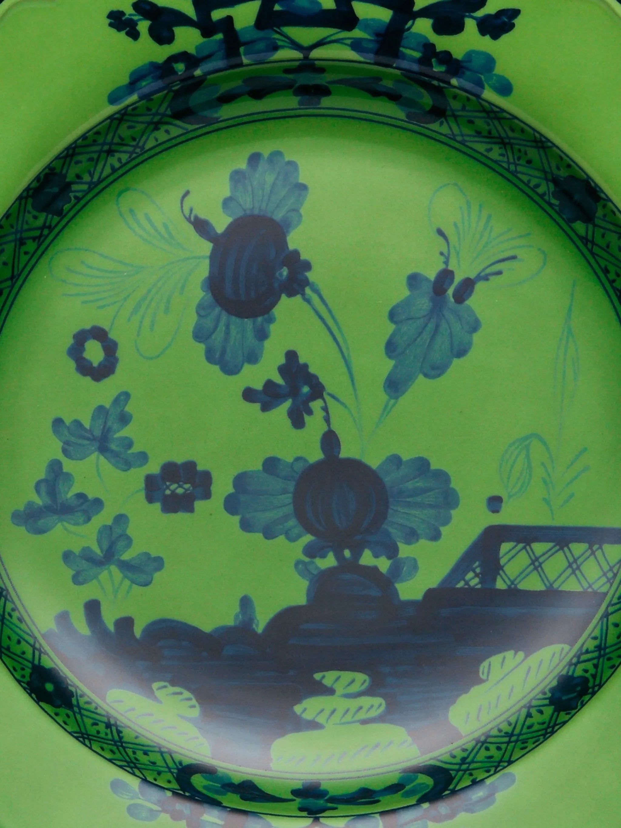 Oriente Italiano-motif charger plate