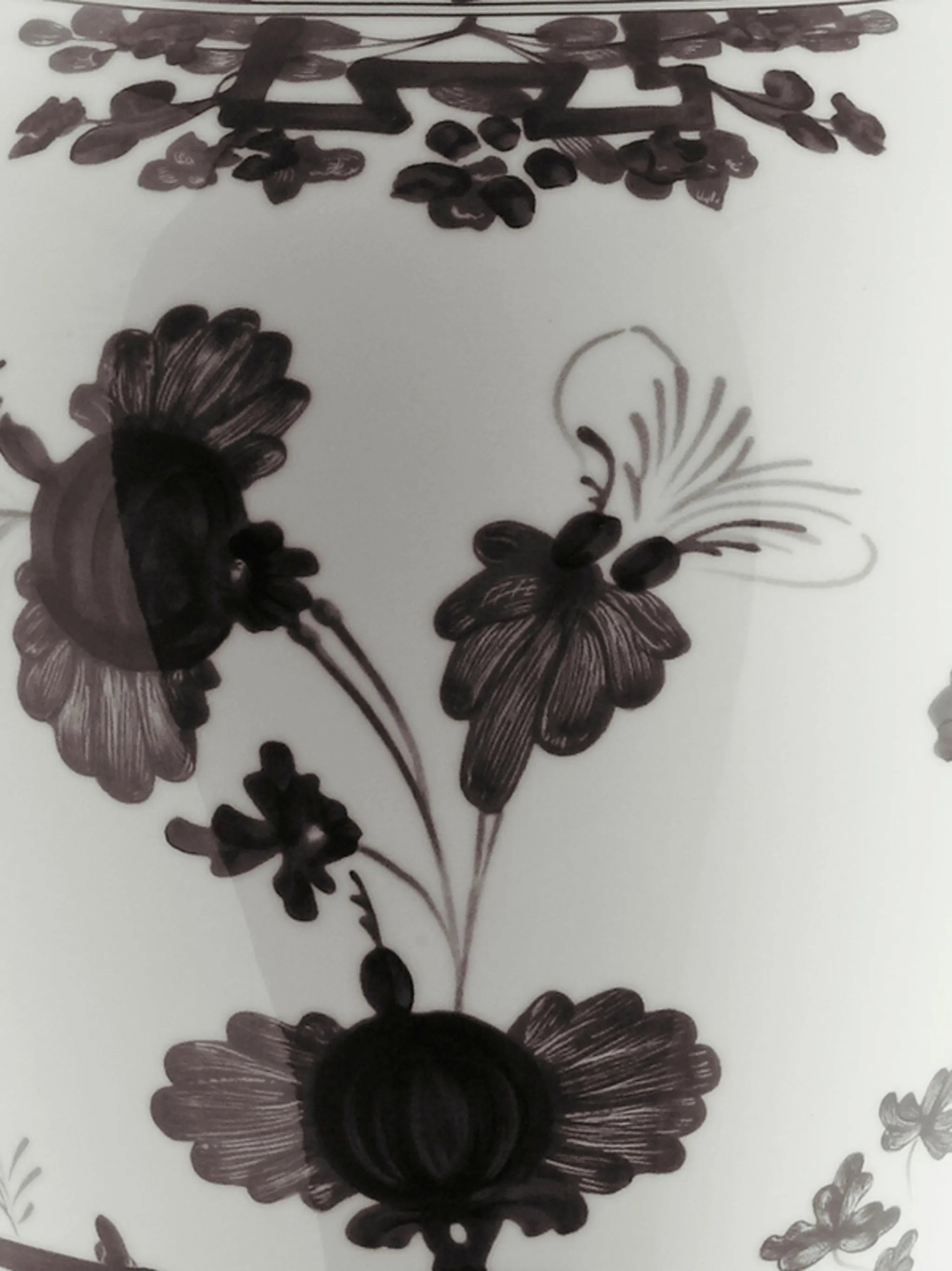 large Oriente Italiano-motif potiche vase (38cm)