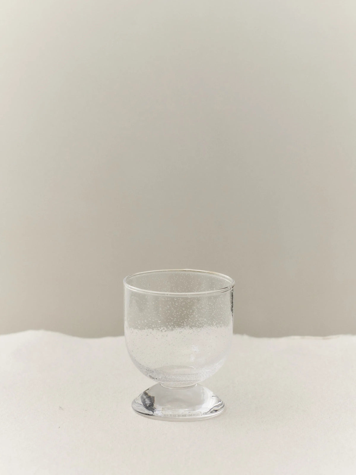 low bubble-effect footed glass