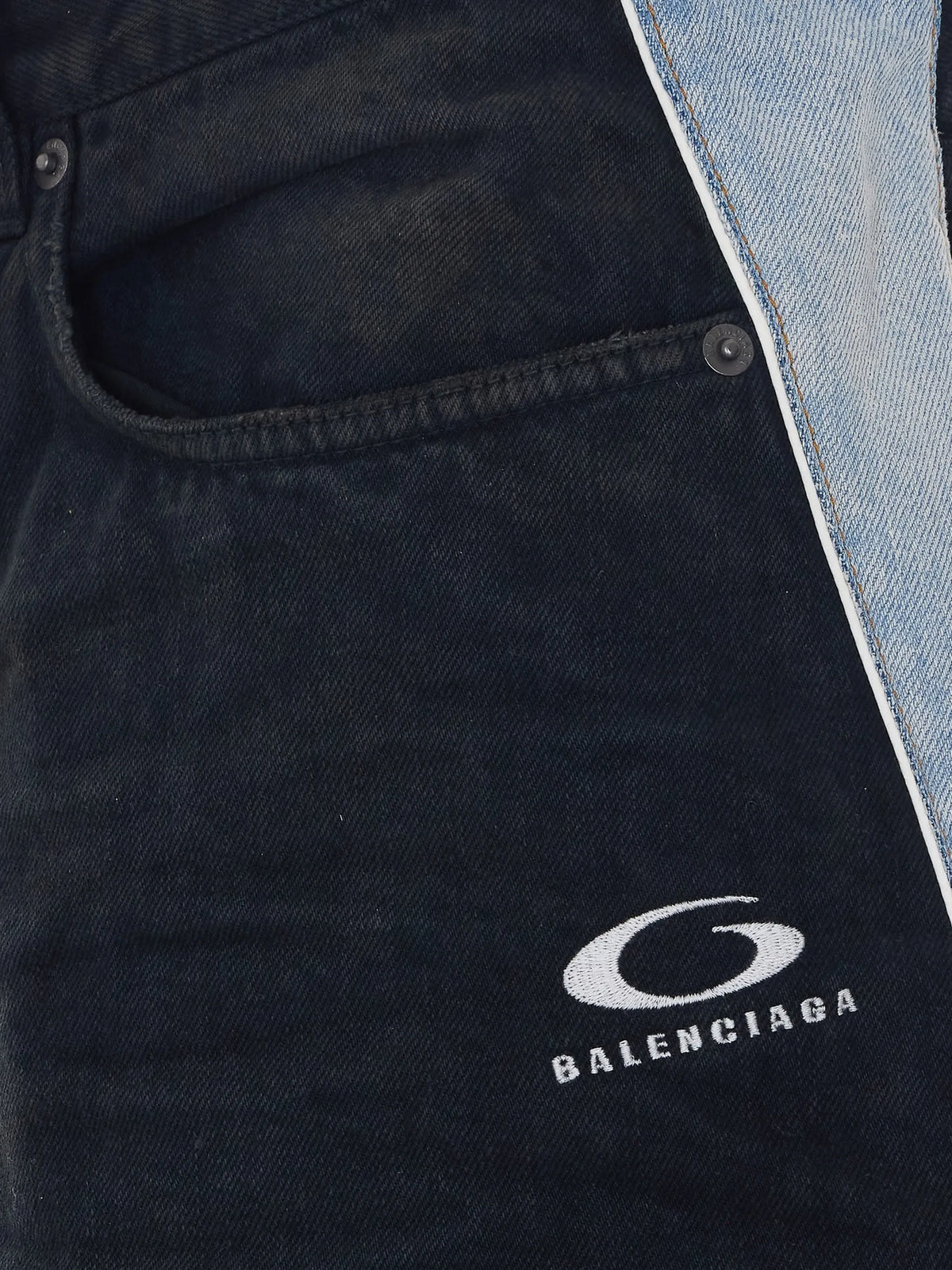 piping detail denim shorts in black/dark brown