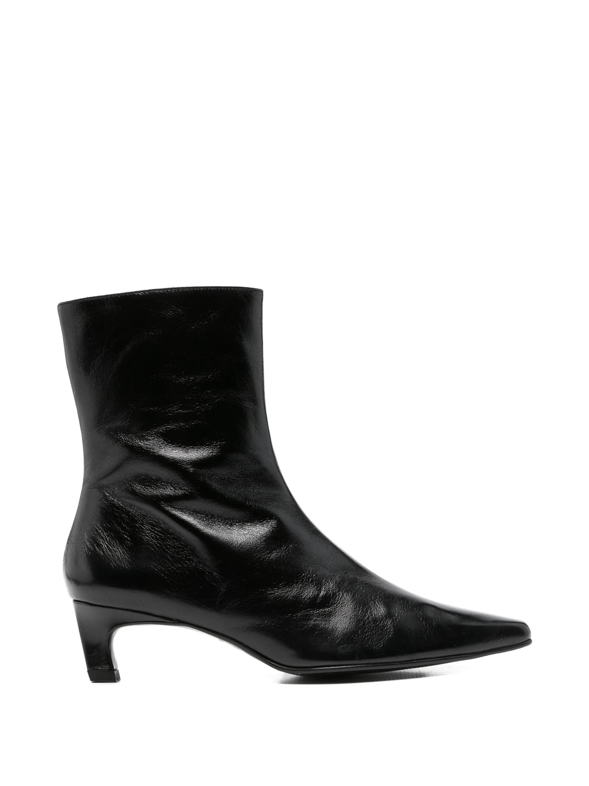pointed-toe kitten-heel boots